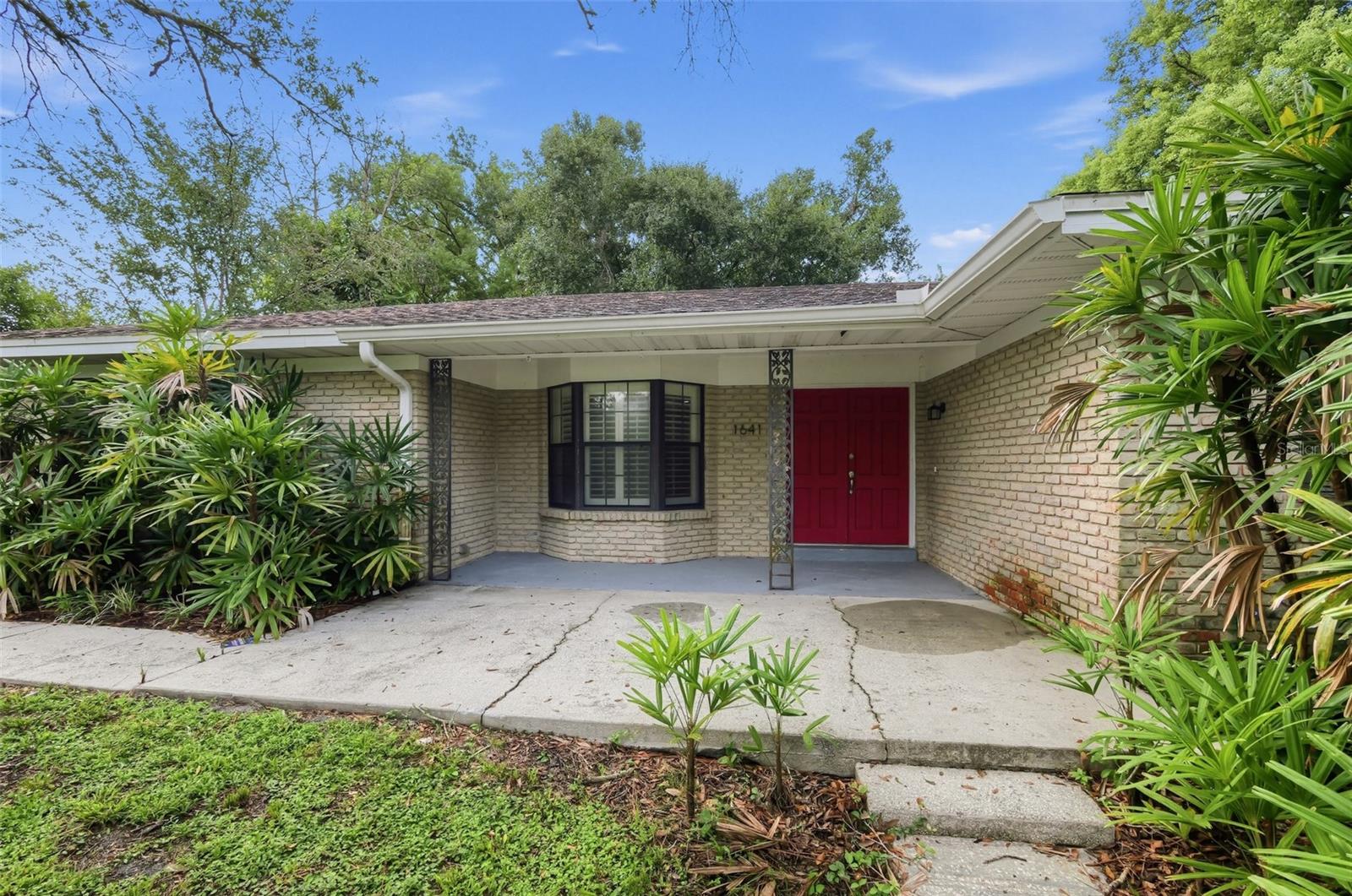 Listing photo 1 for 1641 Stanley St