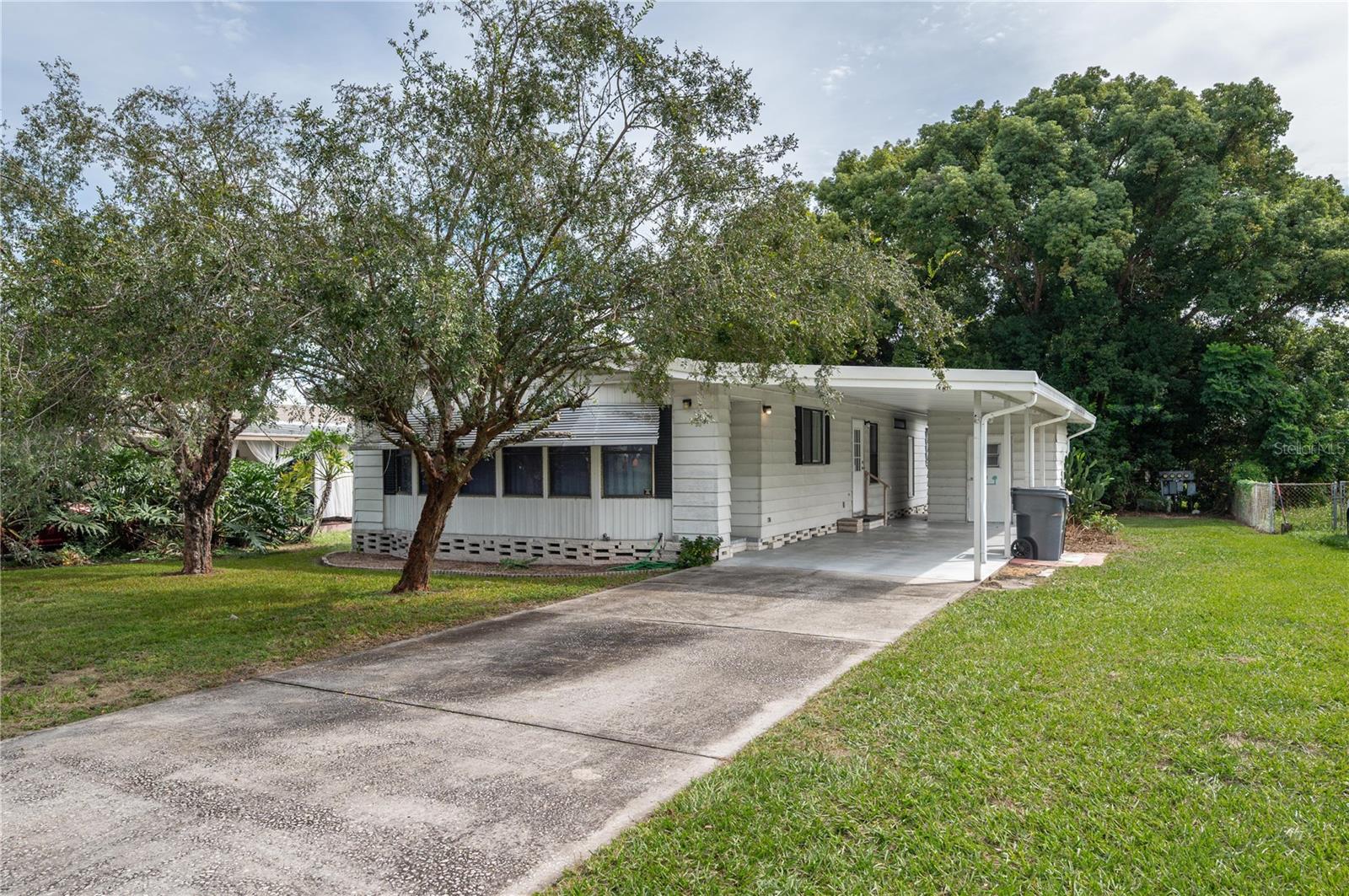 Listing photo for 528 Skyline Dr W