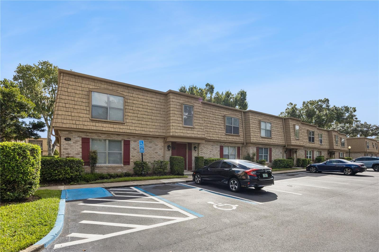 Listing photo 2 for 200 Saint Andrews Blvd #704