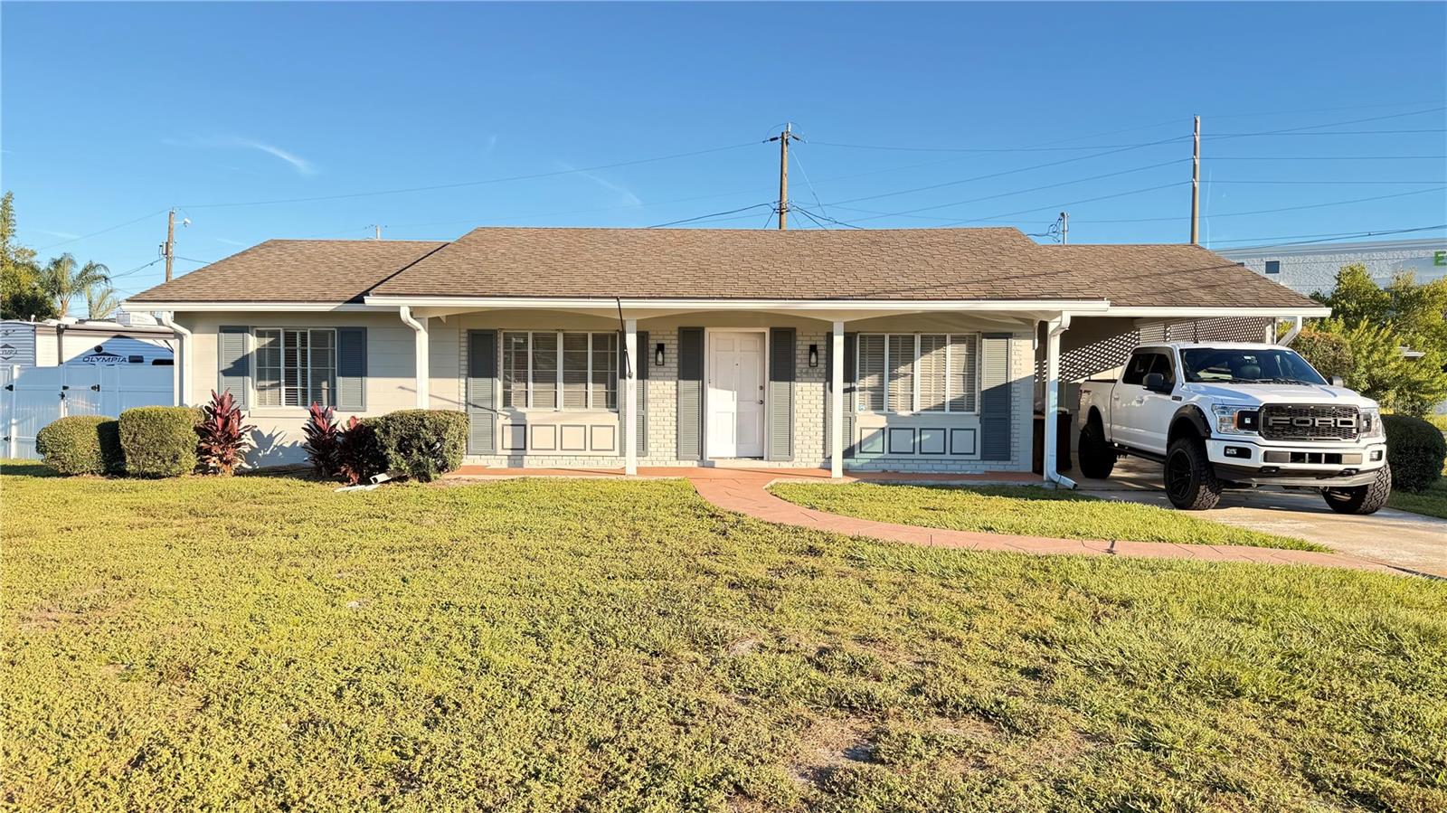Listing photo 1 for 3416 Arbutus Ln