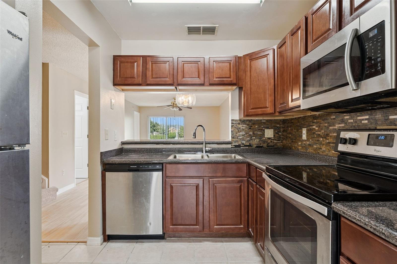 Listing photo 3 for 1192 N Fairway Dr #1192