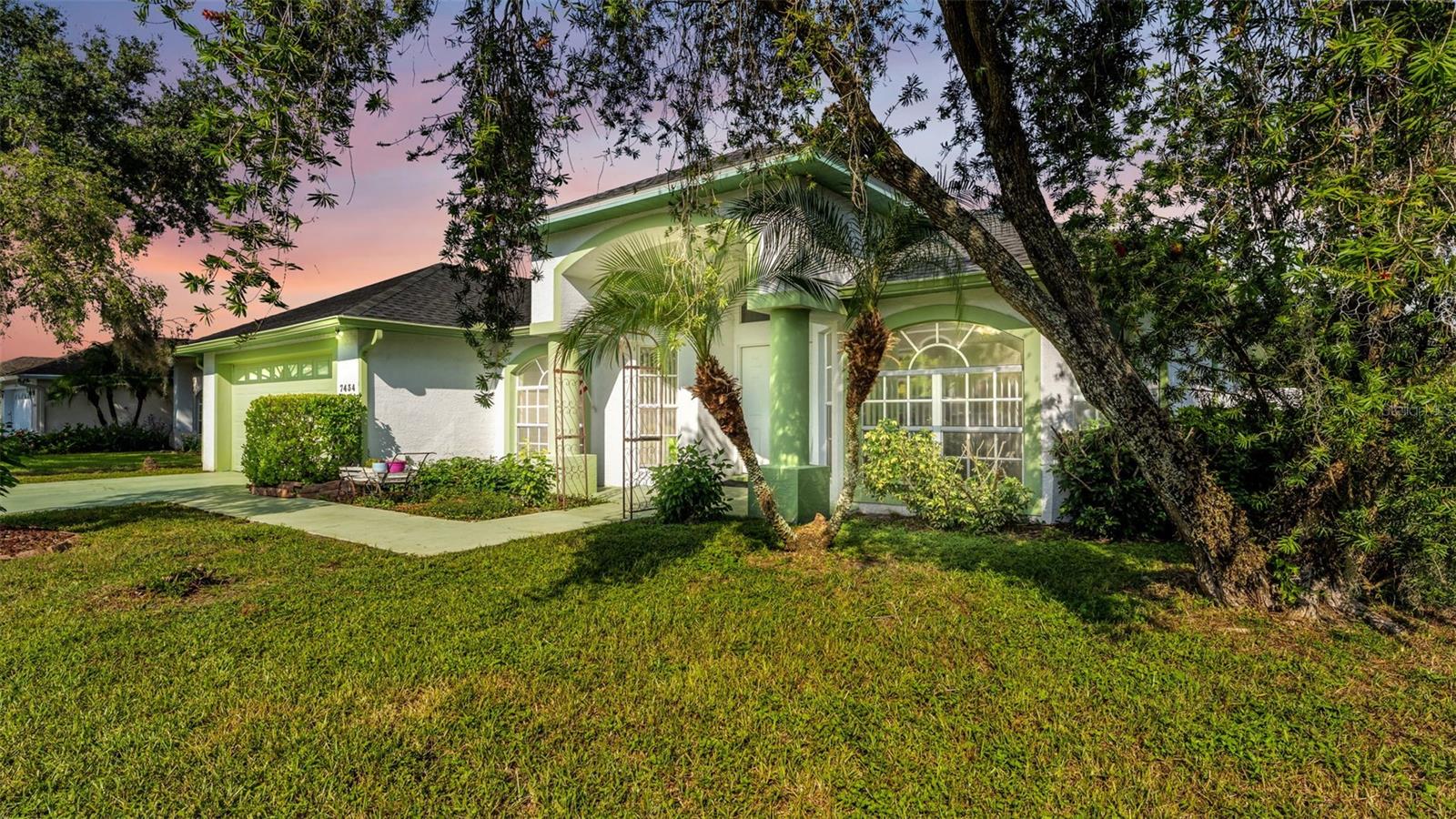 Listing photo 1 for 7434 Beaumont Dr