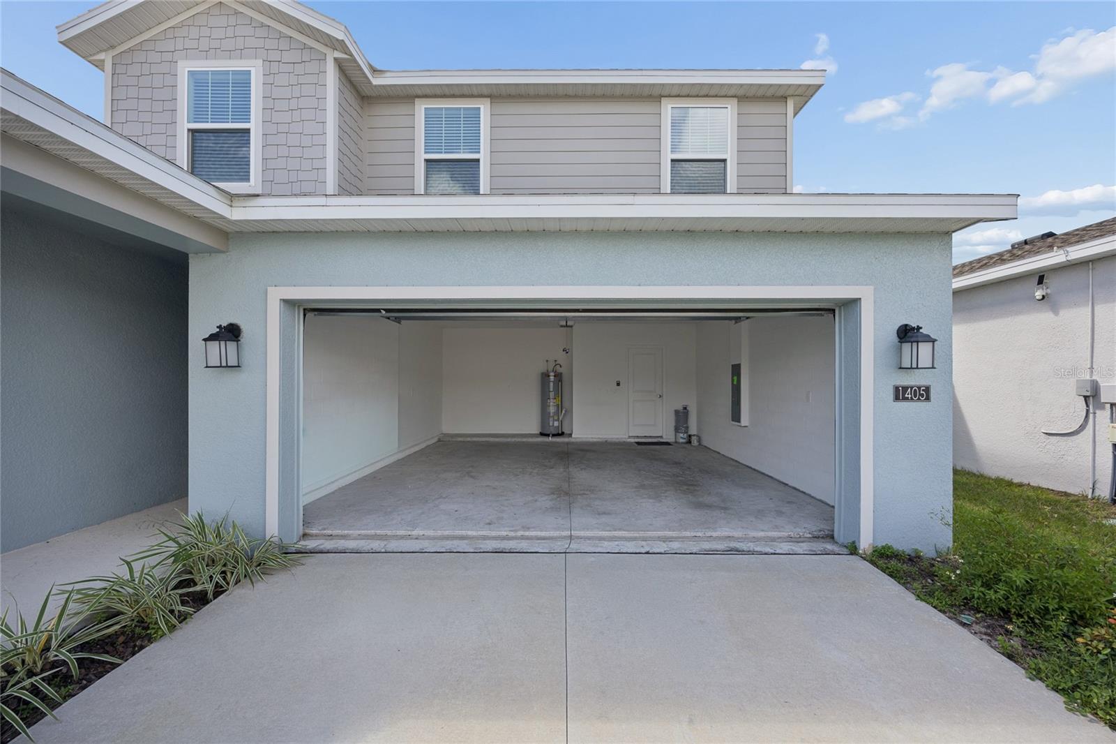 Listing photo 2 for 1405 Deepwater Cir