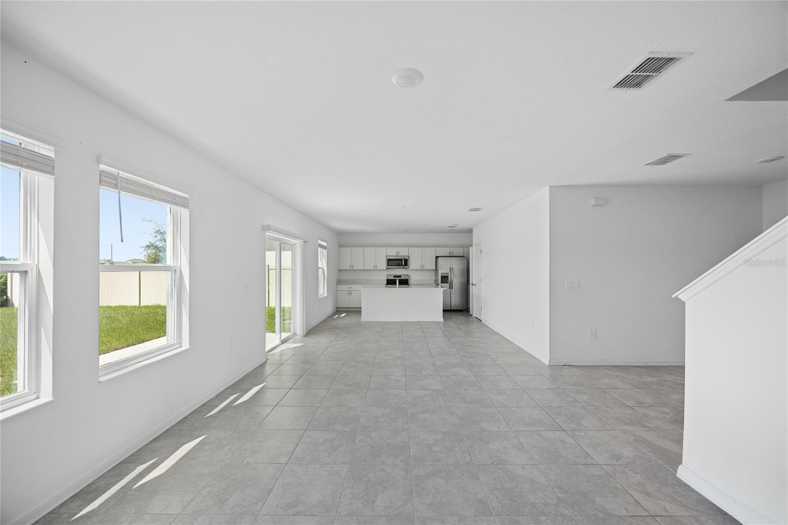 Listing photo 3 for 1405 Deepwater Cir