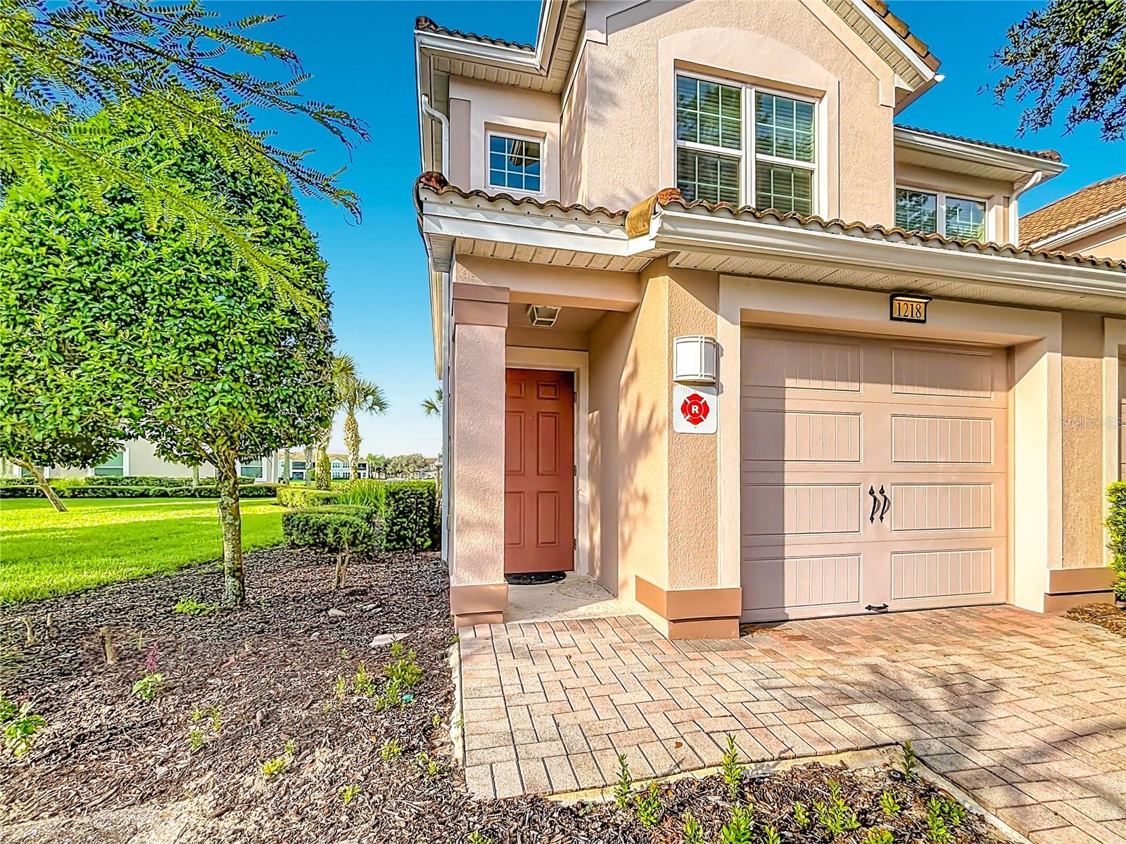 Listing photo 2 for 1218 Romani Ave