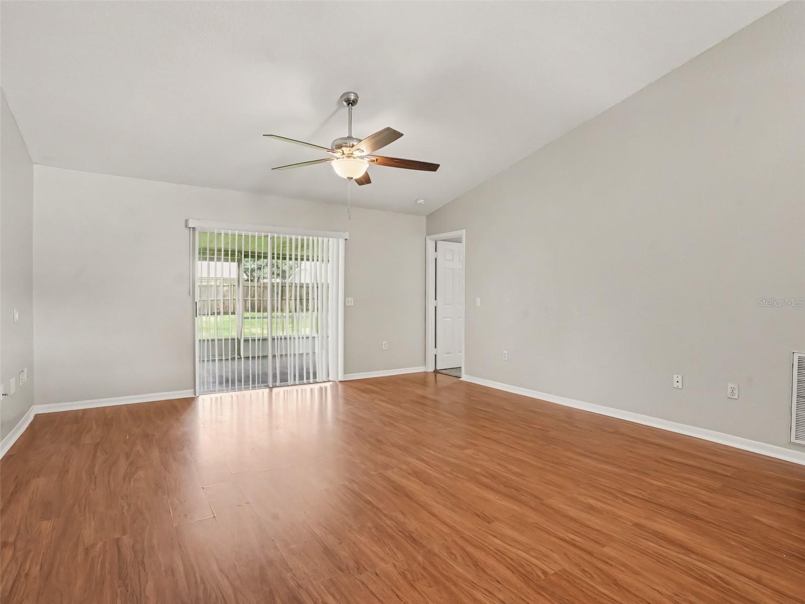 Listing photo 3 for 8520 Cherry Hill Dr