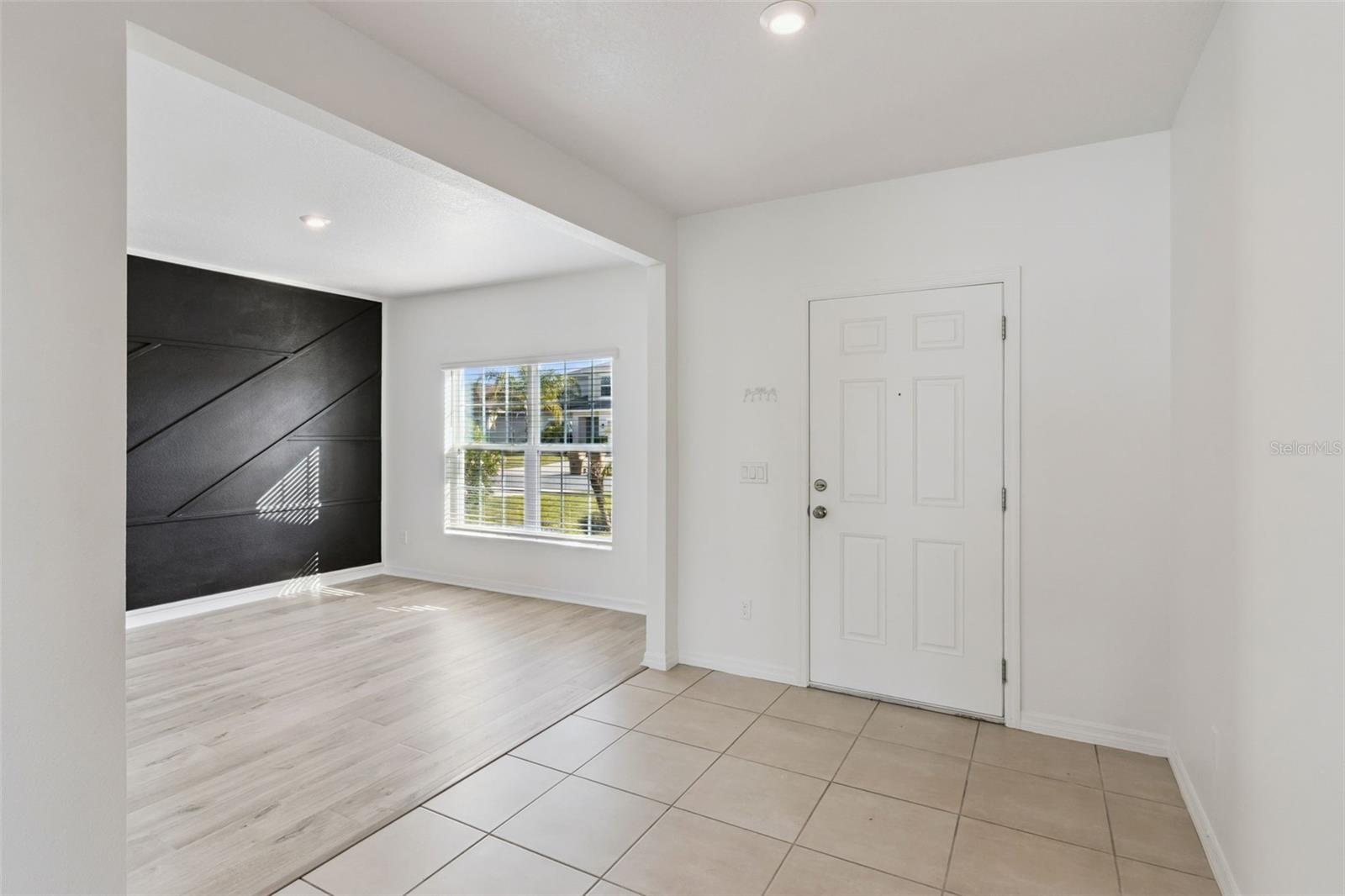 Listing photo 3 for 4108 Deermoss Dr