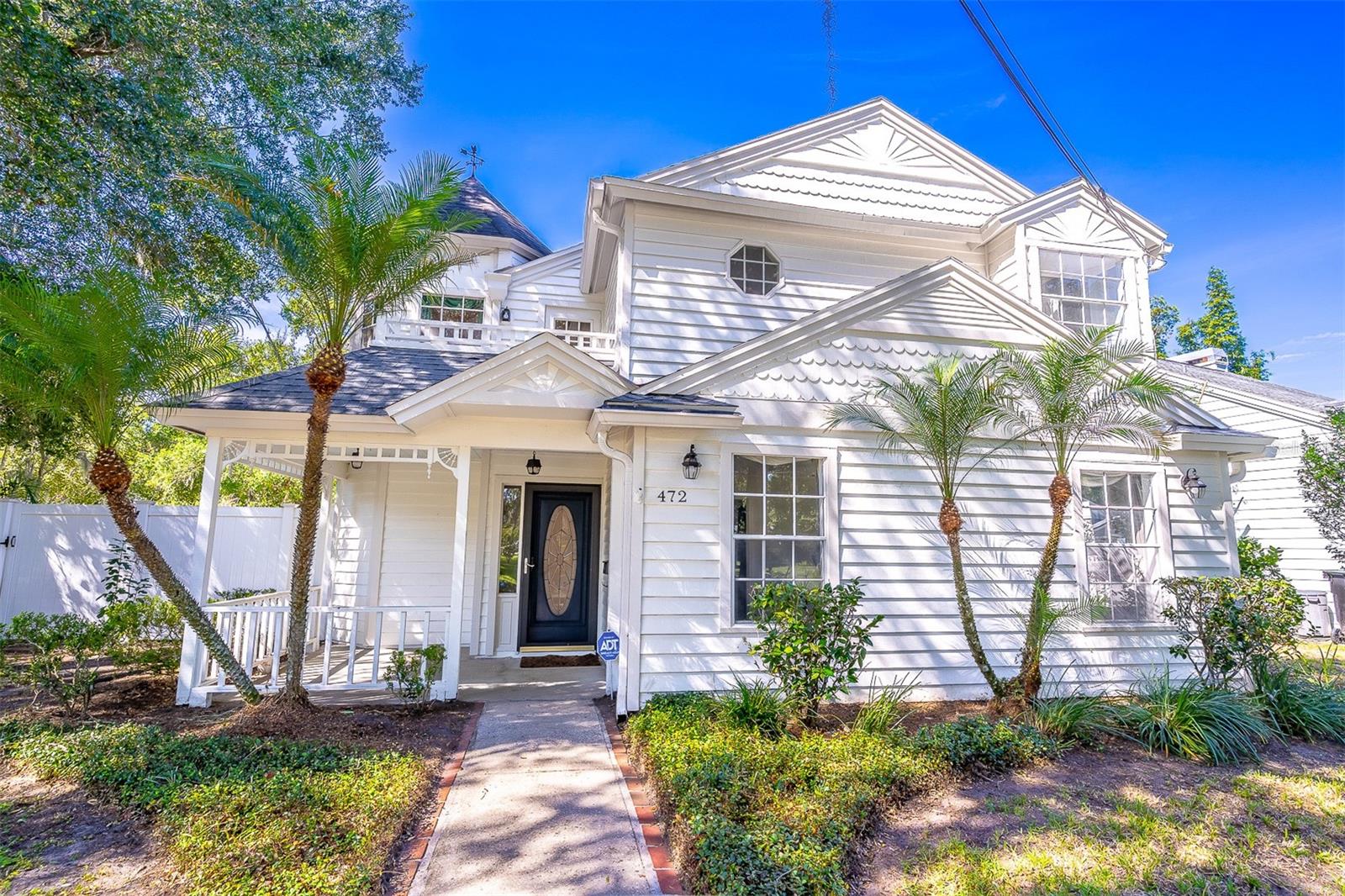 Listing photo 1 for 472 Mayfair Cir