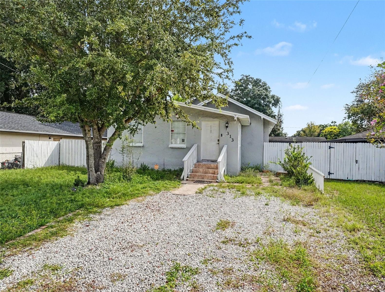 Listing photo 1 for 313 Lucile Way