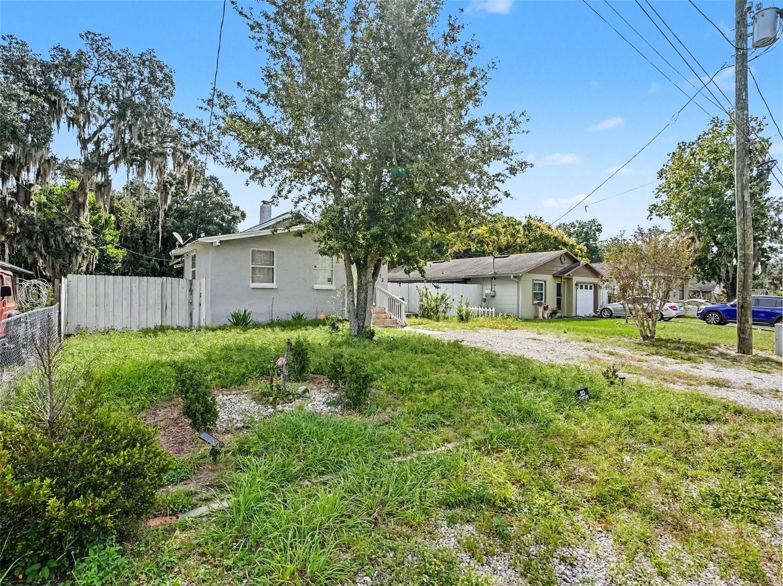 Listing photo 3 for 313 Lucile Way