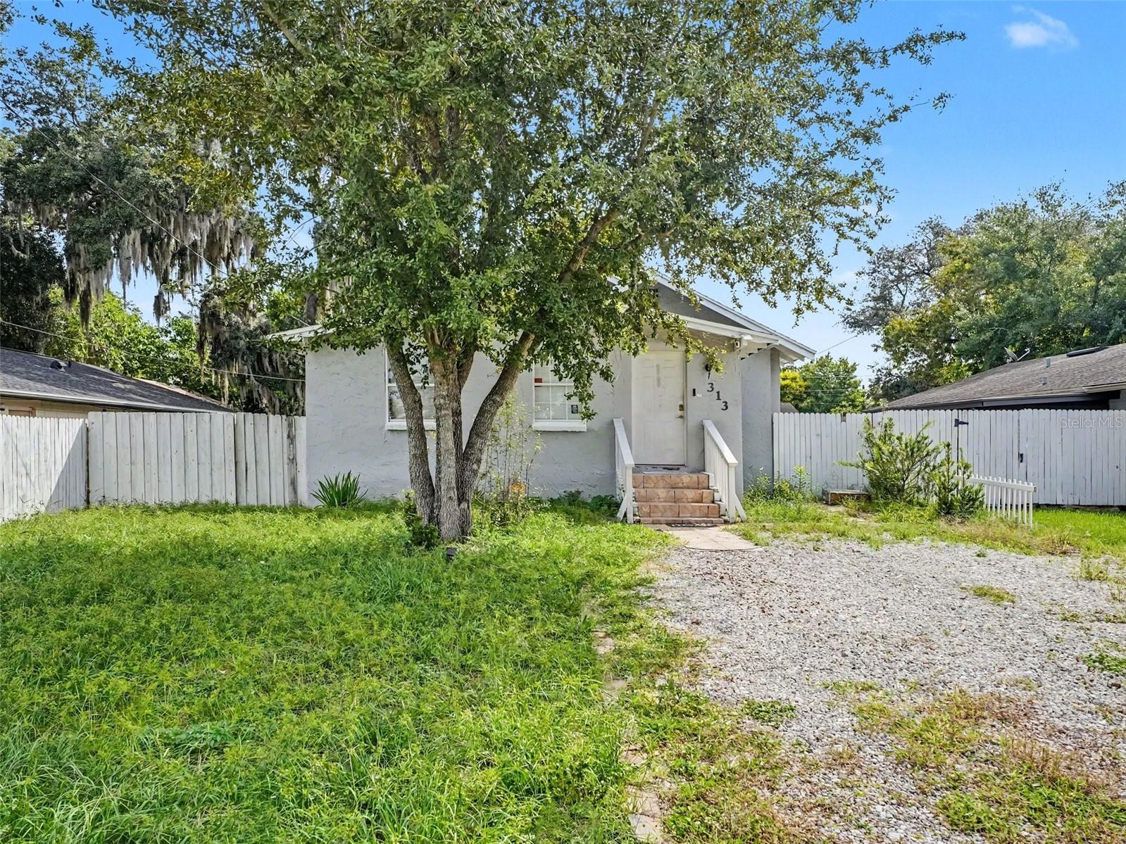 Listing photo 2 for 313 Lucile Way