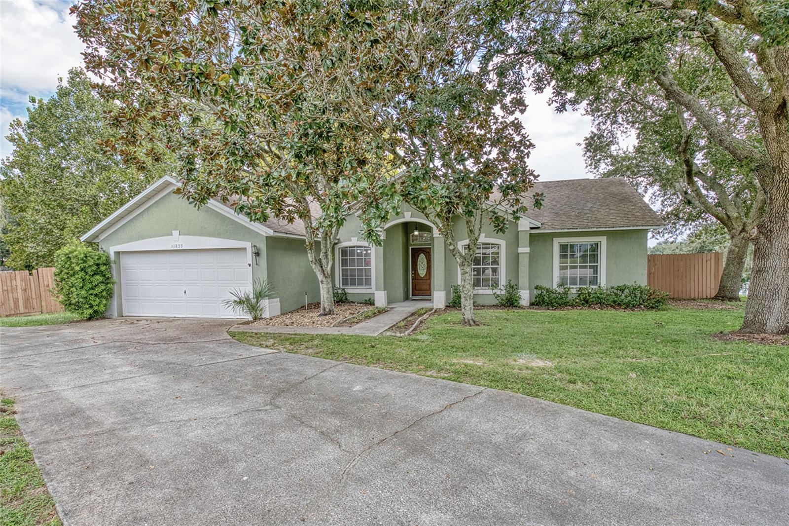 Listing photo 1 for 11855 Clair Pl