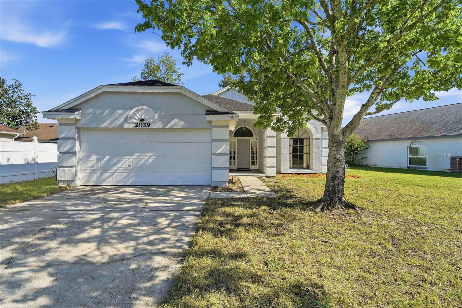 Listing photo 1 for 2039 Inge Ct