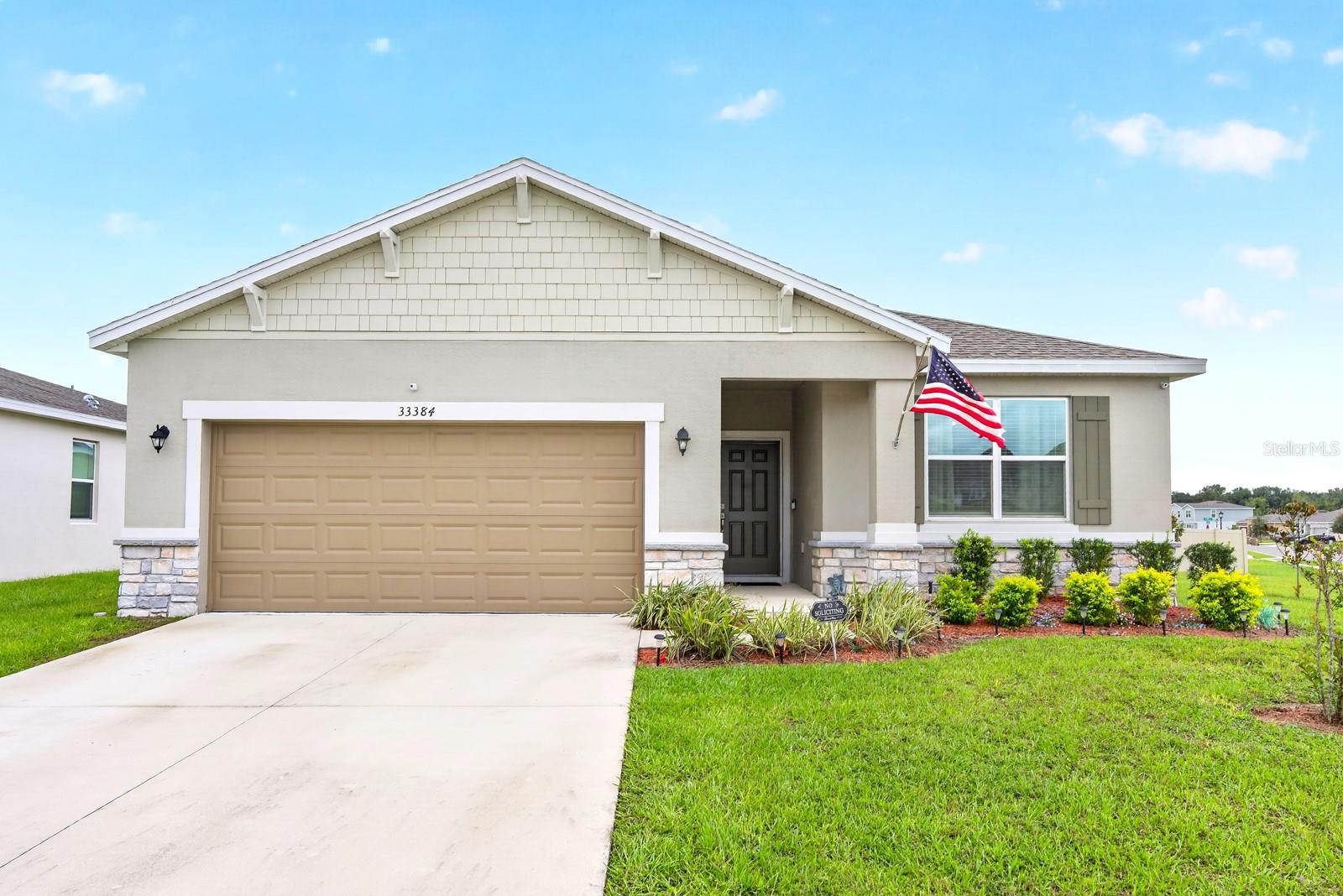 Listing photo 1 for 33384 Country House Dr