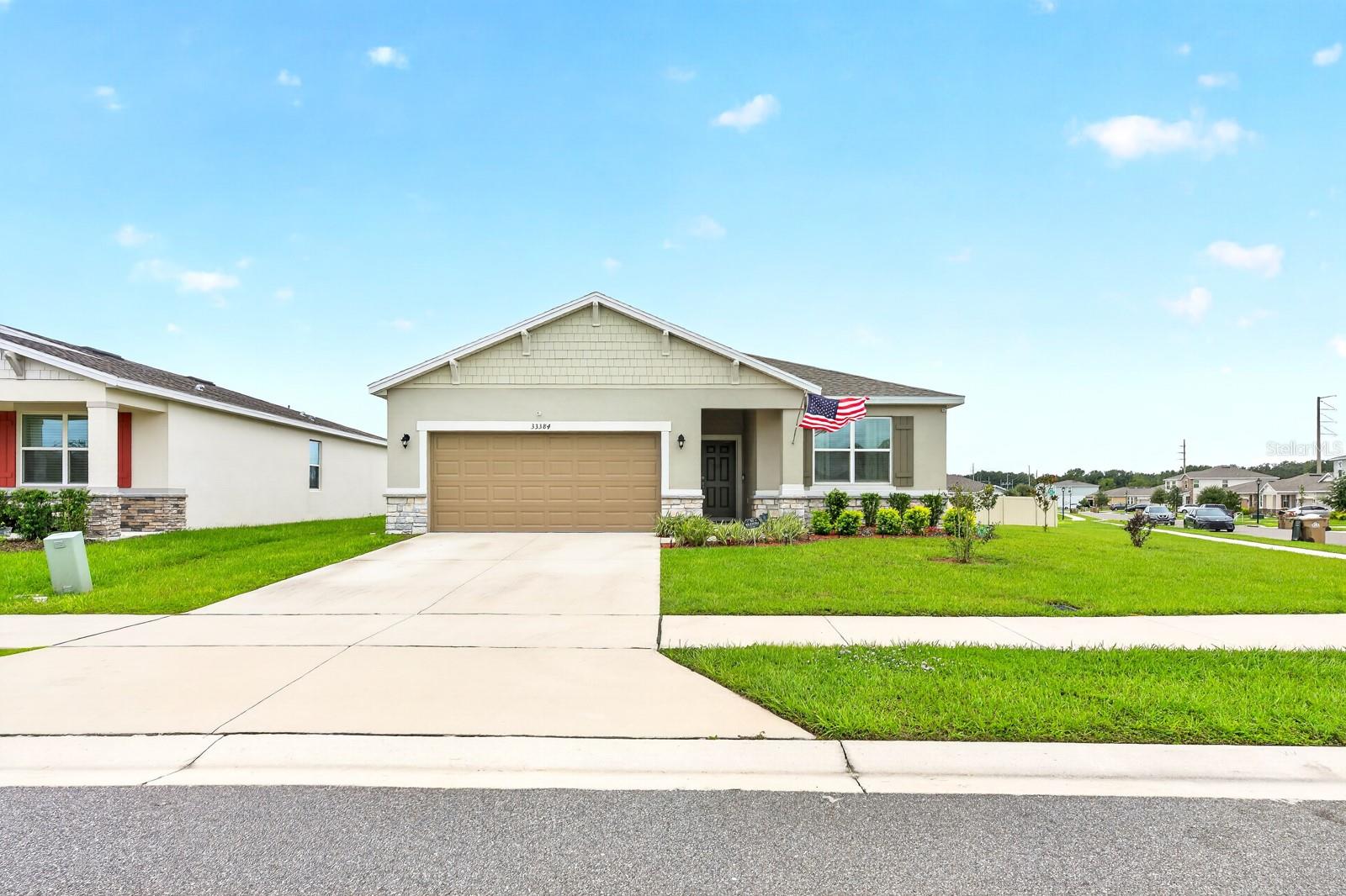 Listing photo 2 for 33384 Country House Dr