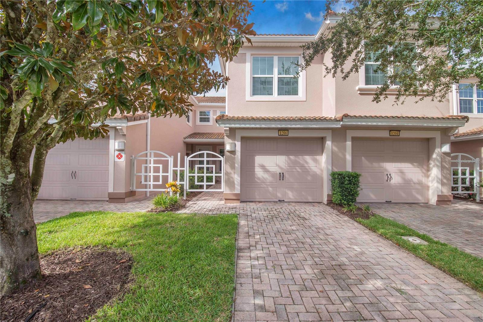 Listing photo 1 for 1206 Romani Ave