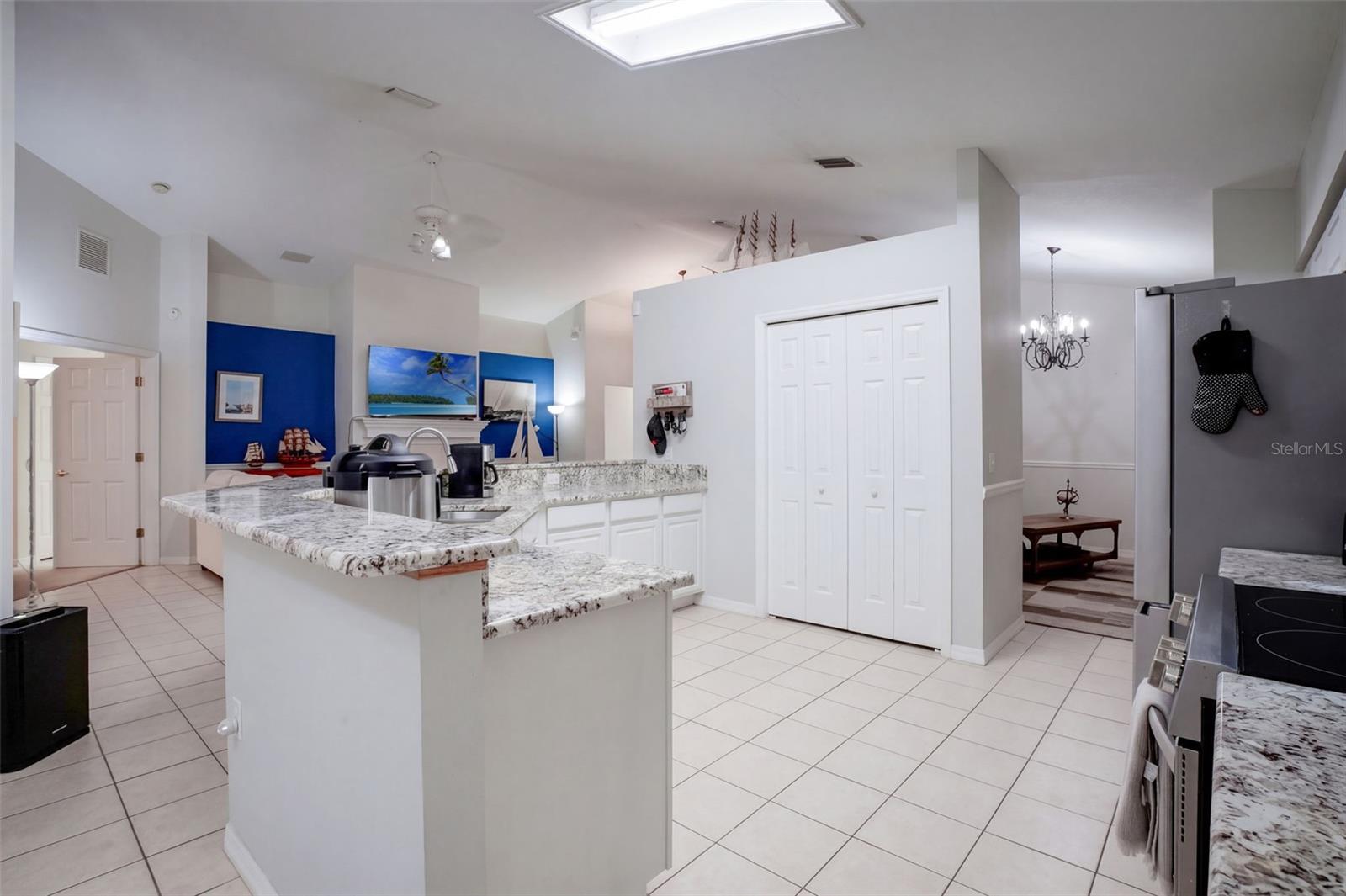 Listing photo 3 for 71 Orange Blossom Dr