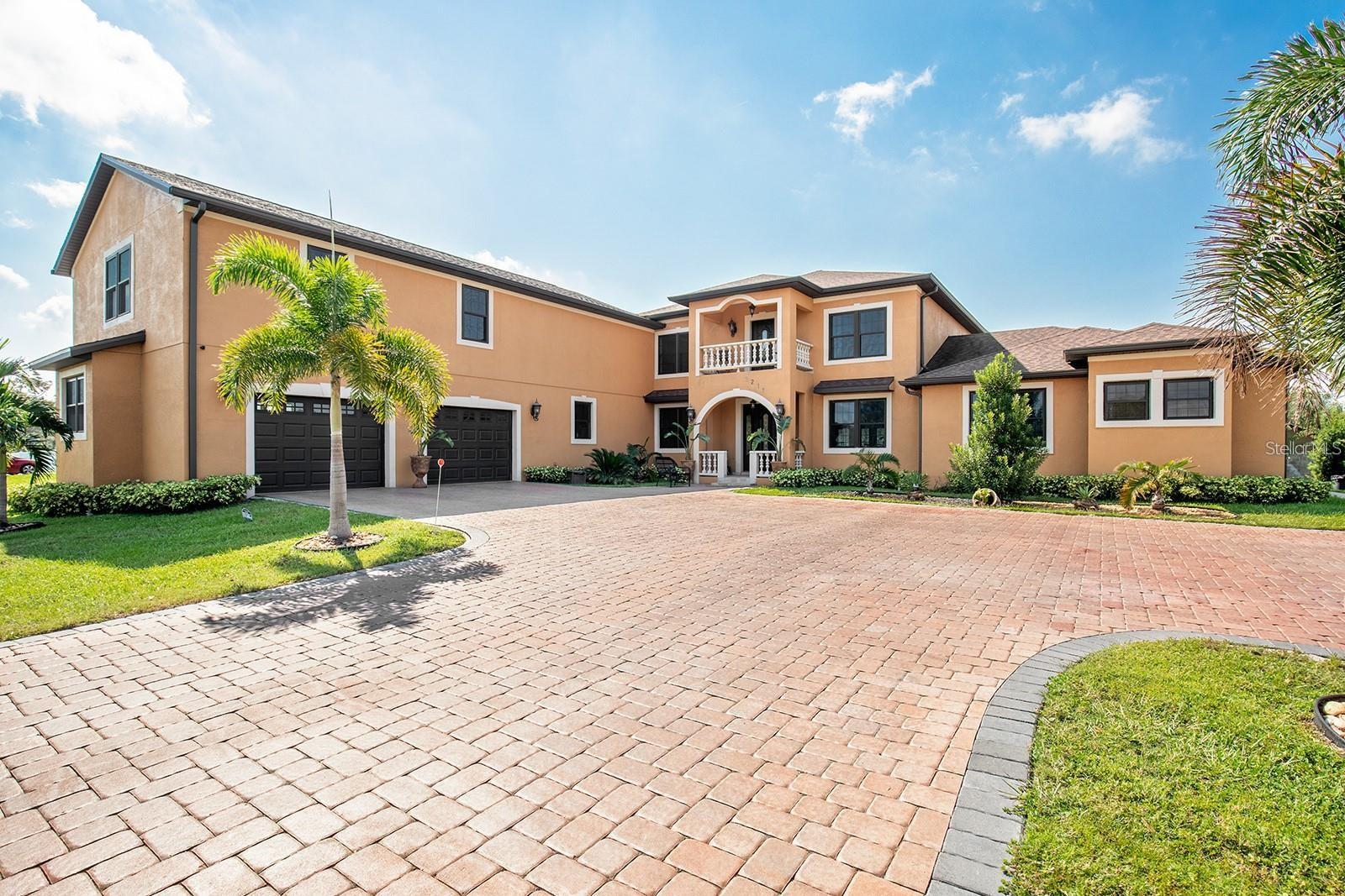 Listing photo 3 for 3211 Lakeshore Blvd