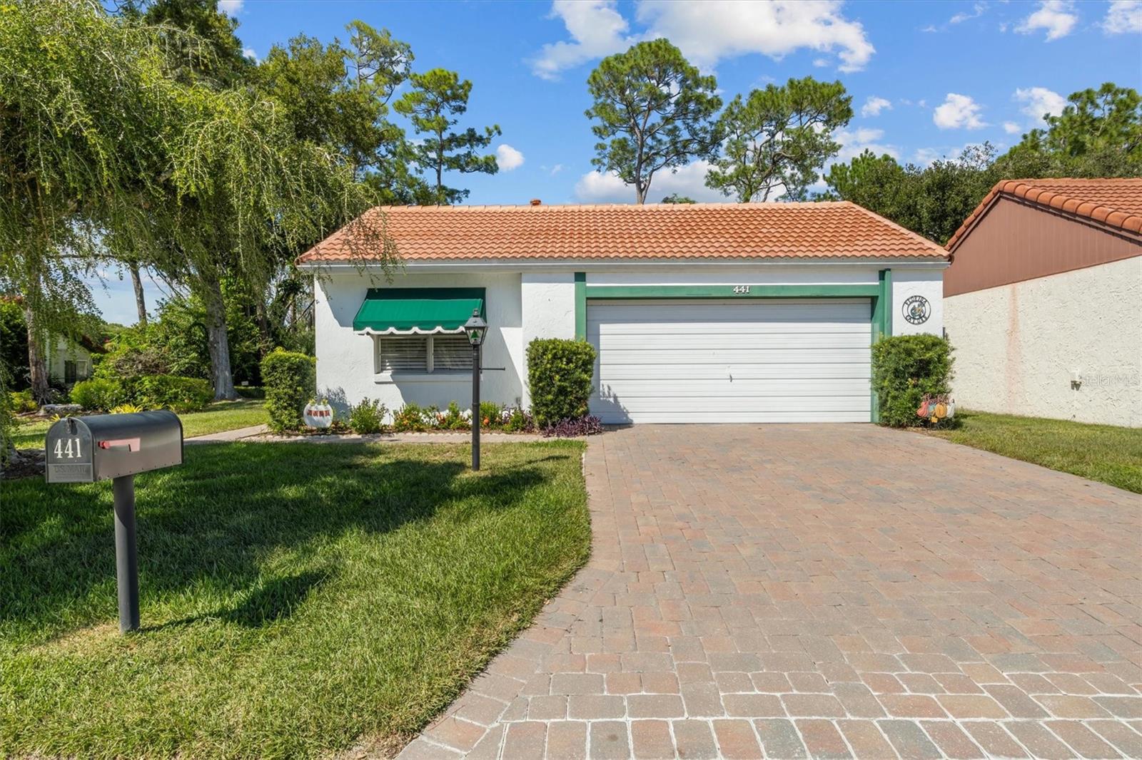 Listing photo 1 for 441 San Jose Dr