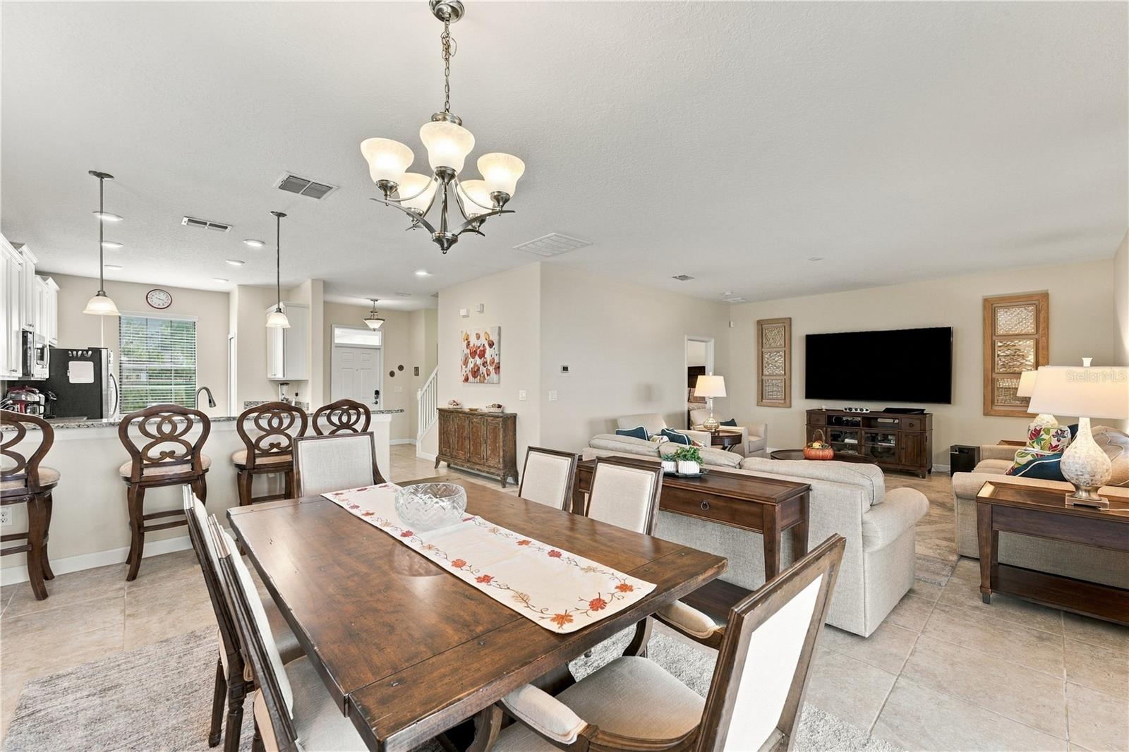 Listing photo 2 for 9037 Shadow Mountain St