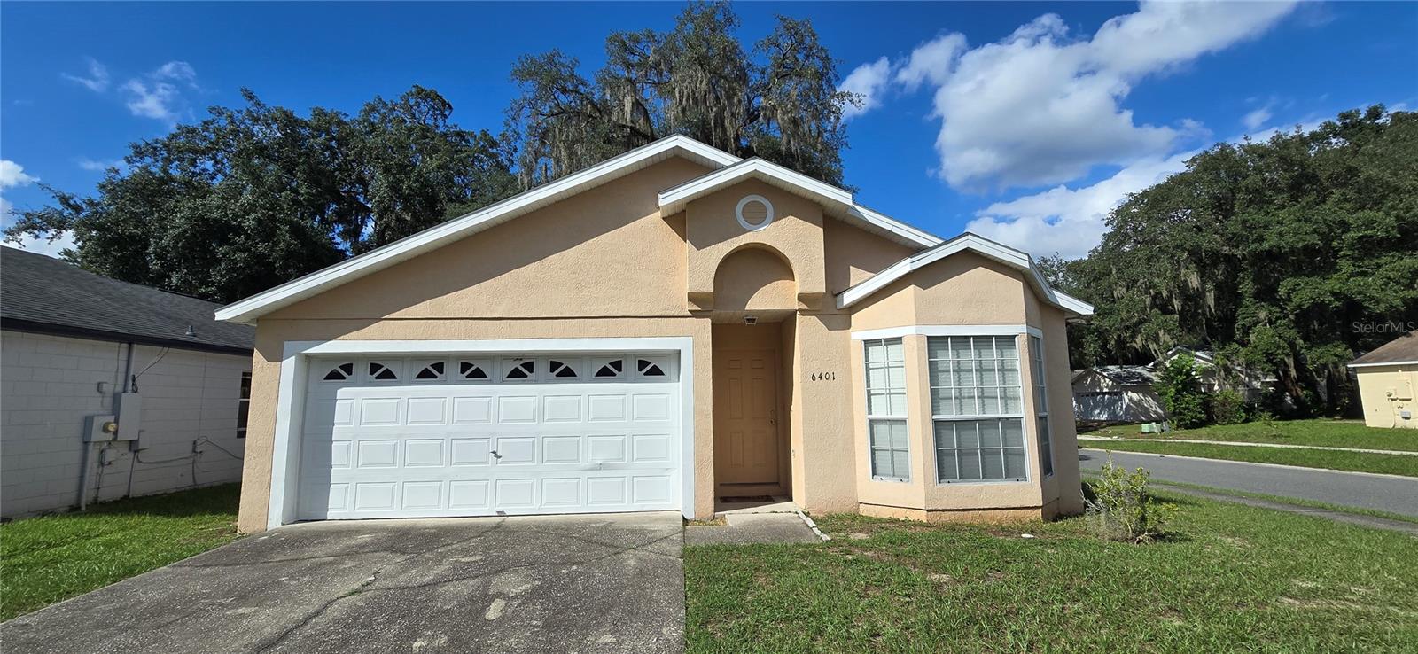 Listing photo 1 for 6401 Ruthie Dr