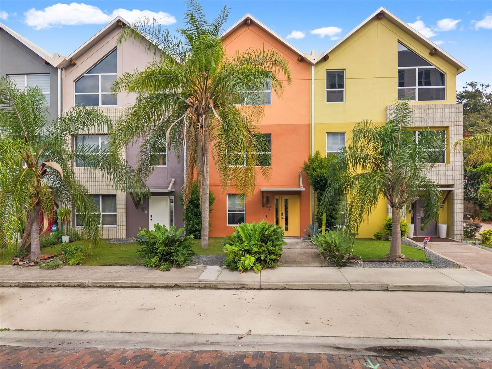 Listing photo 1 for 1603 Woodward St #17