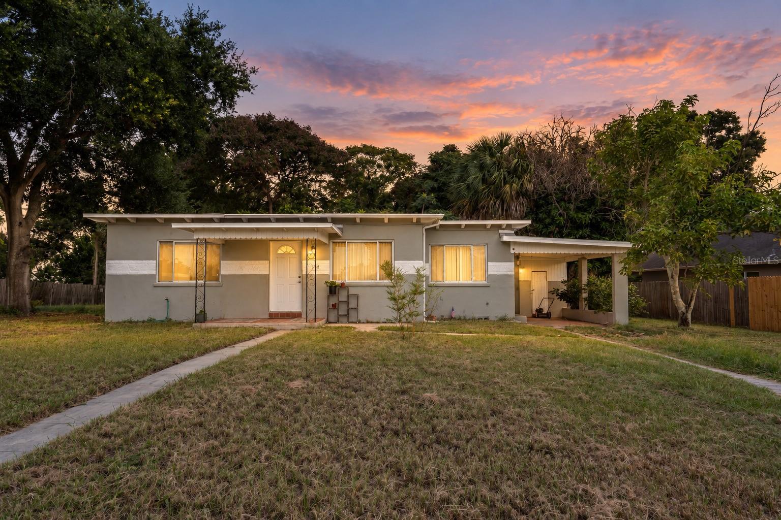 Listing photo 1 for 144 Oak St