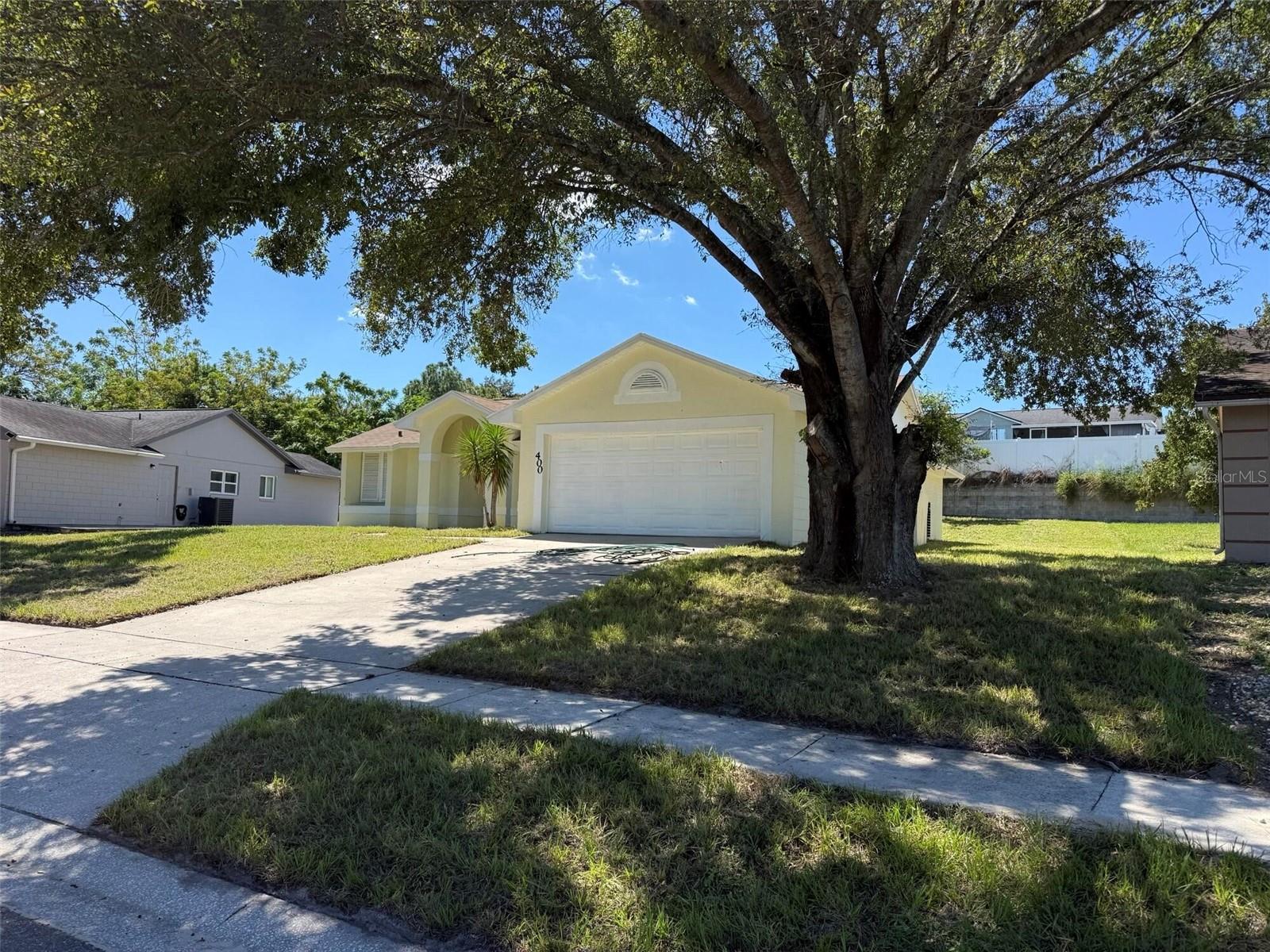 Listing photo 1 for 400 Ashbourne Dr