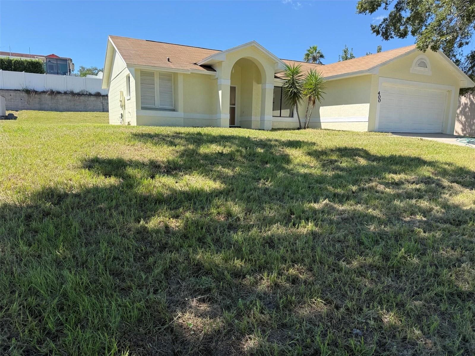 Listing photo 3 for 400 Ashbourne Dr