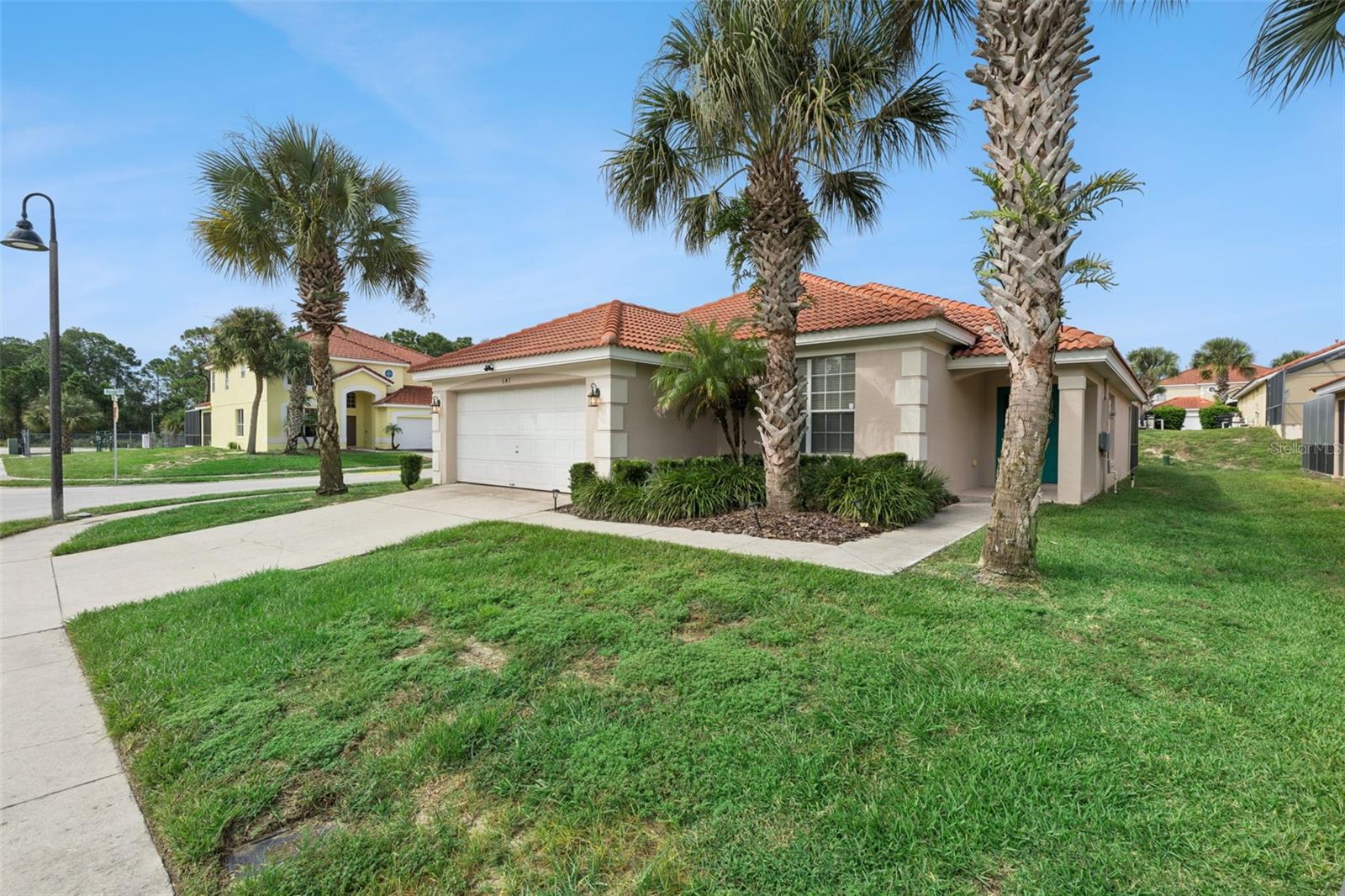 Listing photo 3 for 647 Paloma Dr