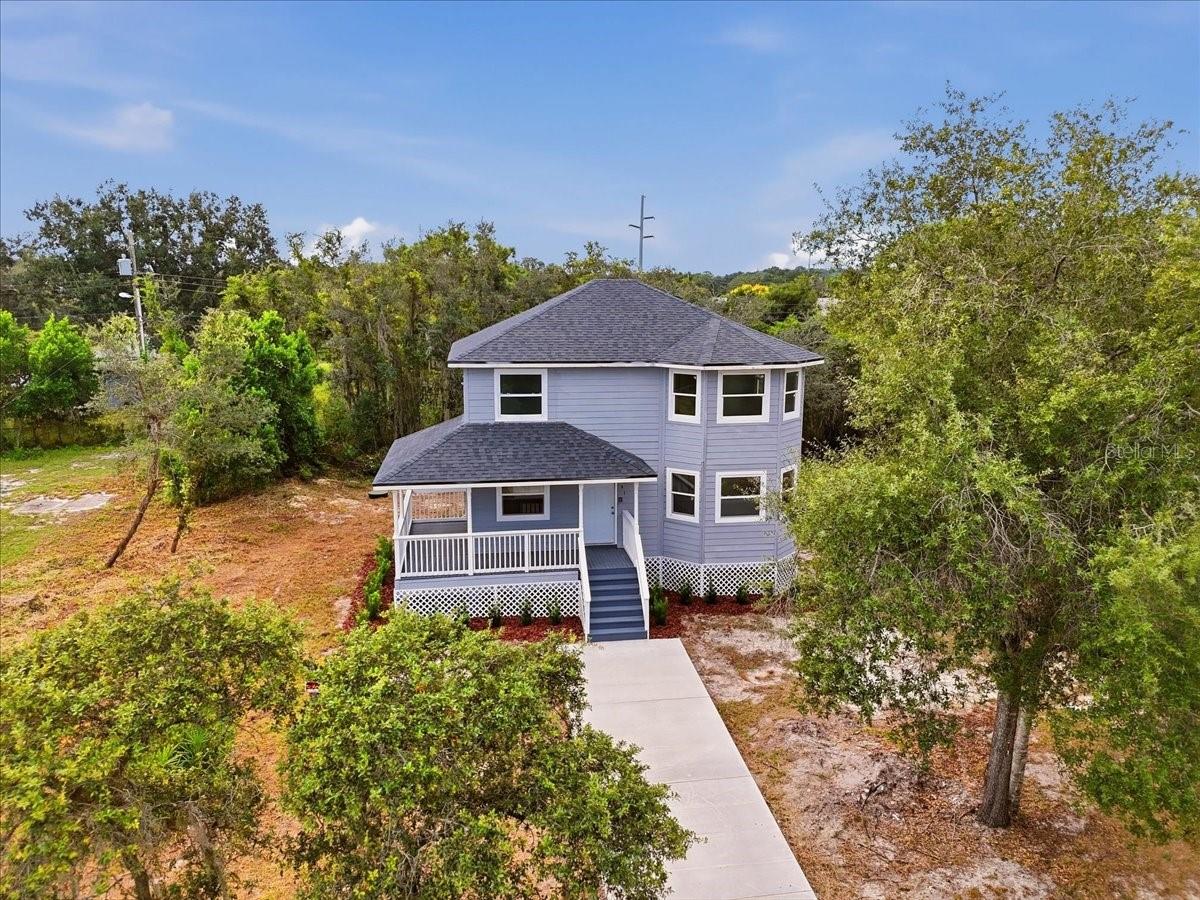 Listing photo 3 for 141 3rd Ave