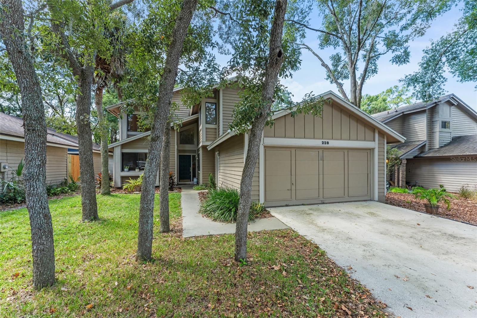 Listing photo 2 for 228 S Fox Chase Pt