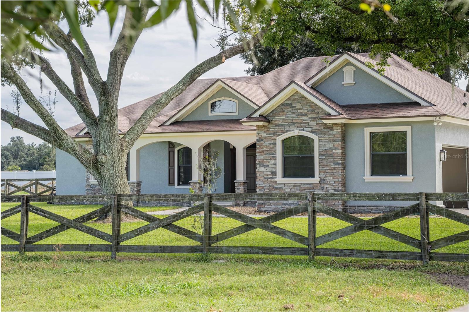 Listing photo 1 for 3910 Knights Station Rd