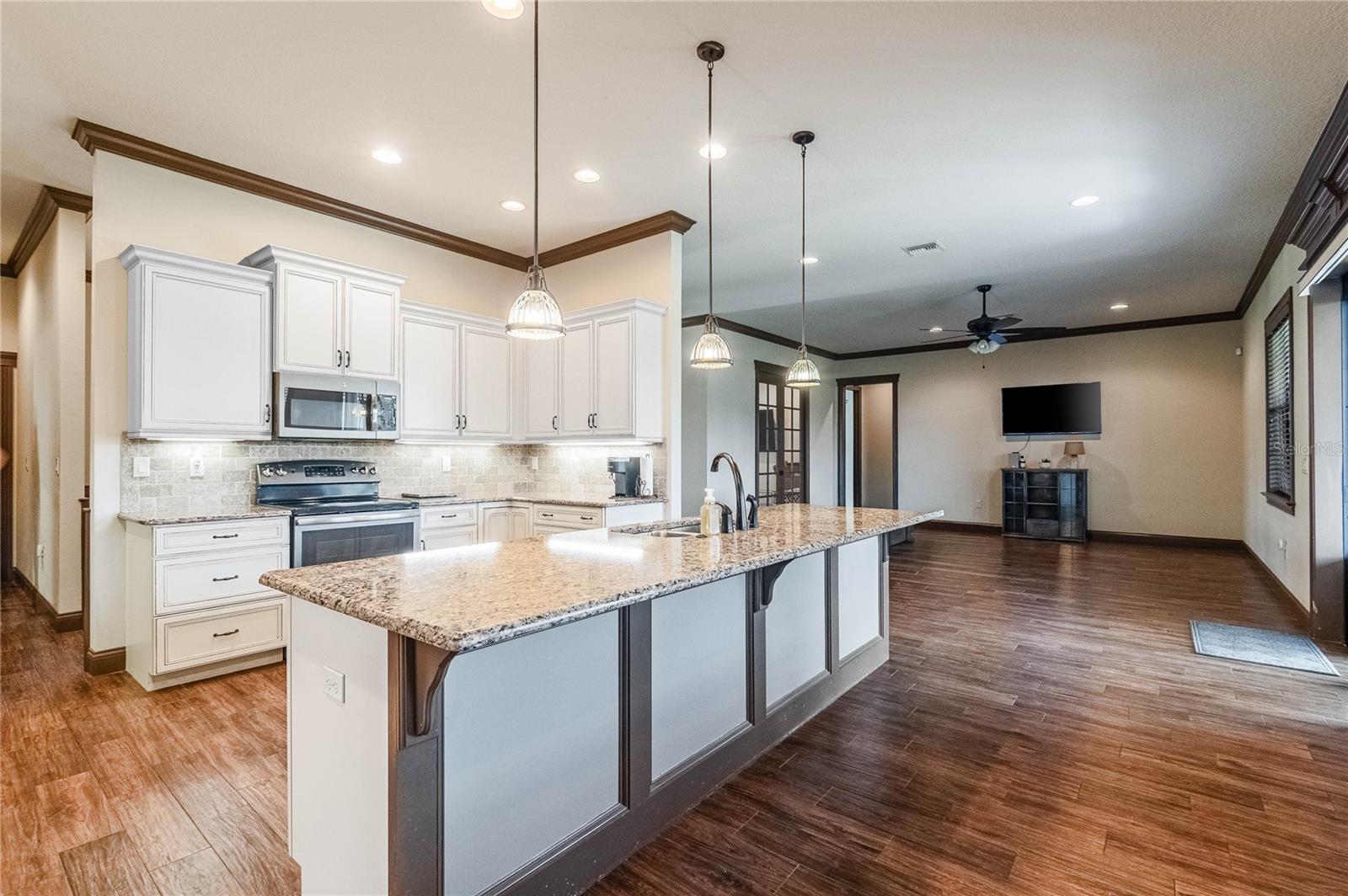 Listing photo 2 for 3910 Knights Station Rd