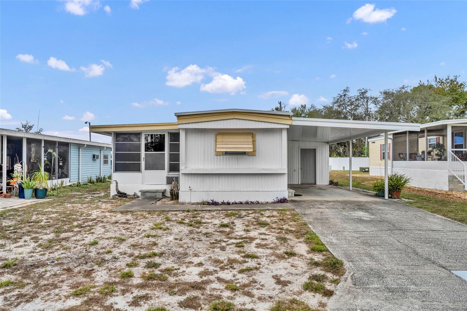Listing photo 1 for 11 Hawaiian Way