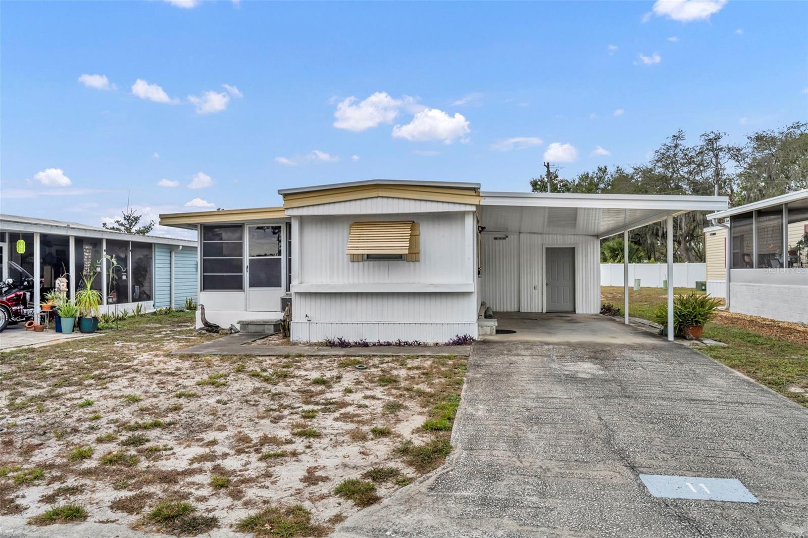 Listing photo 3 for 11 Hawaiian Way