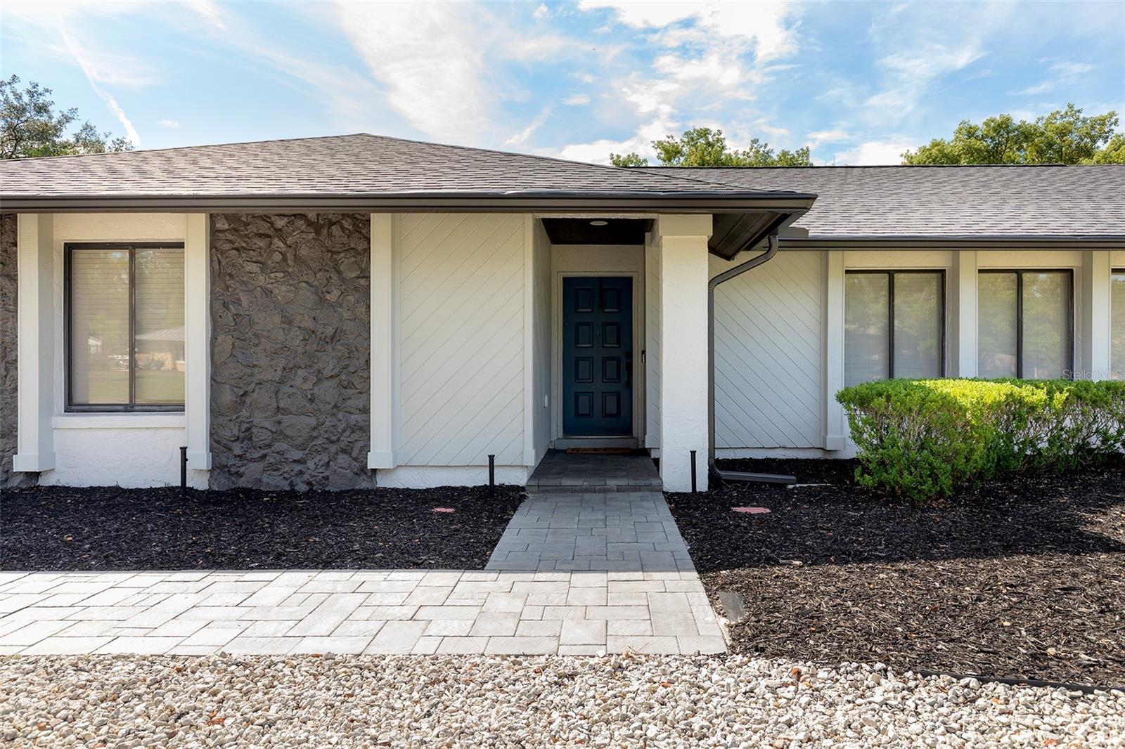 Listing photo 3 for 1890 Crowley Cir E