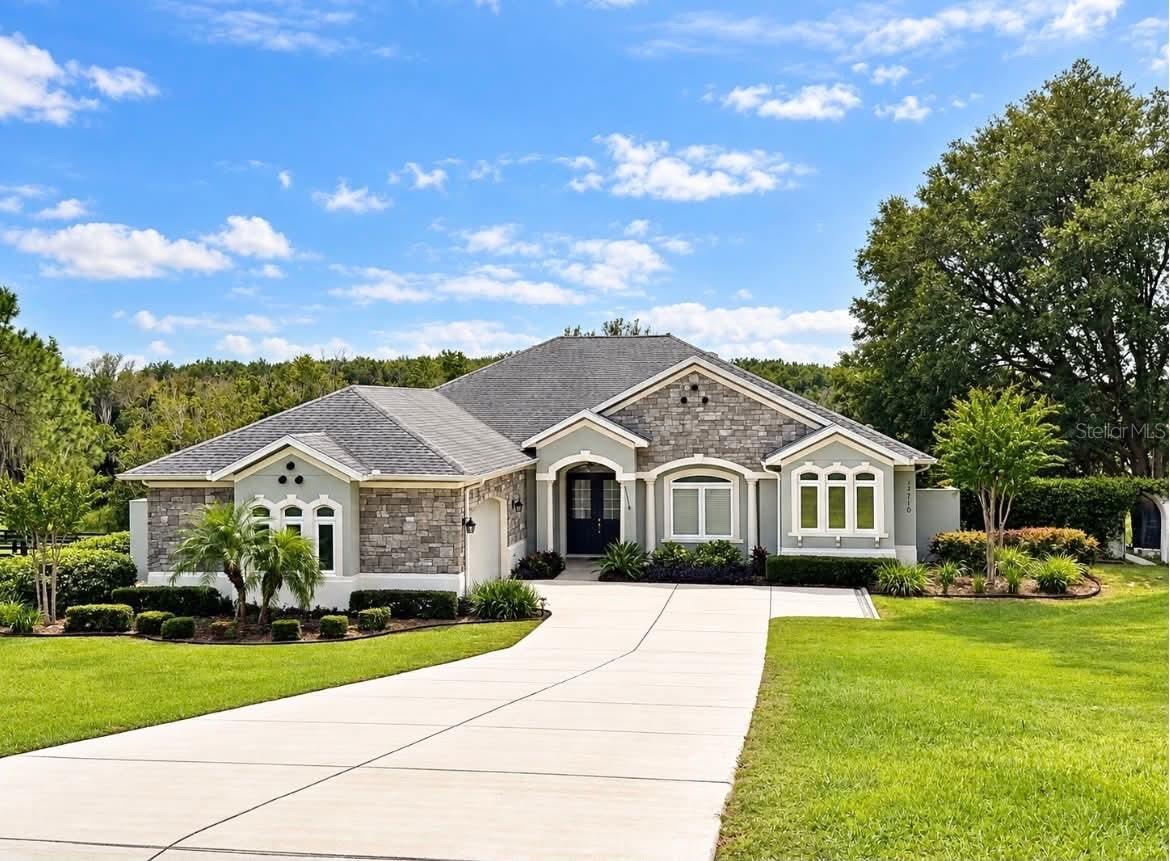 Listing photo 1 for 17710 Palm View Cir