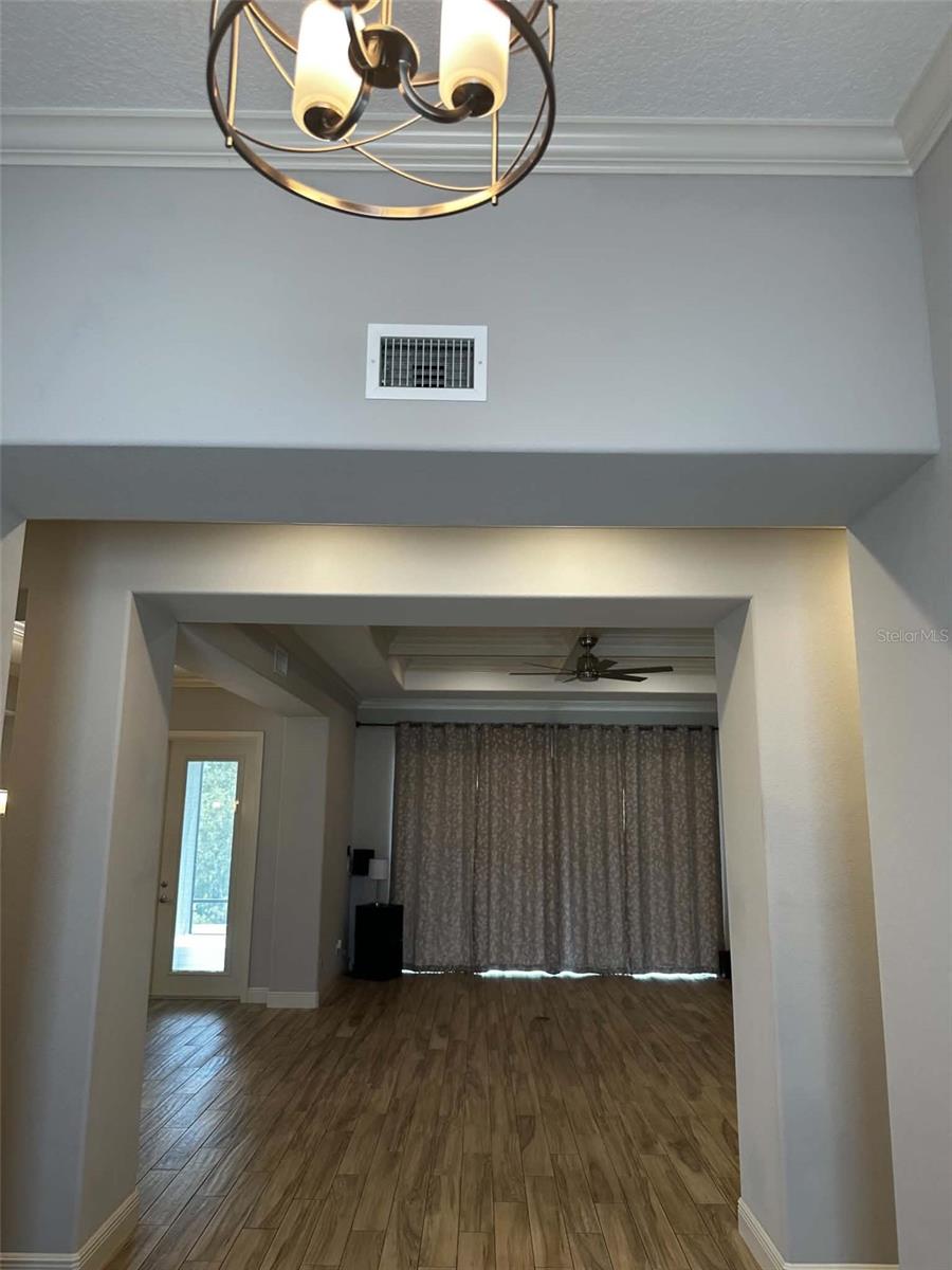 Listing photo 3 for 17710 Palm View Cir
