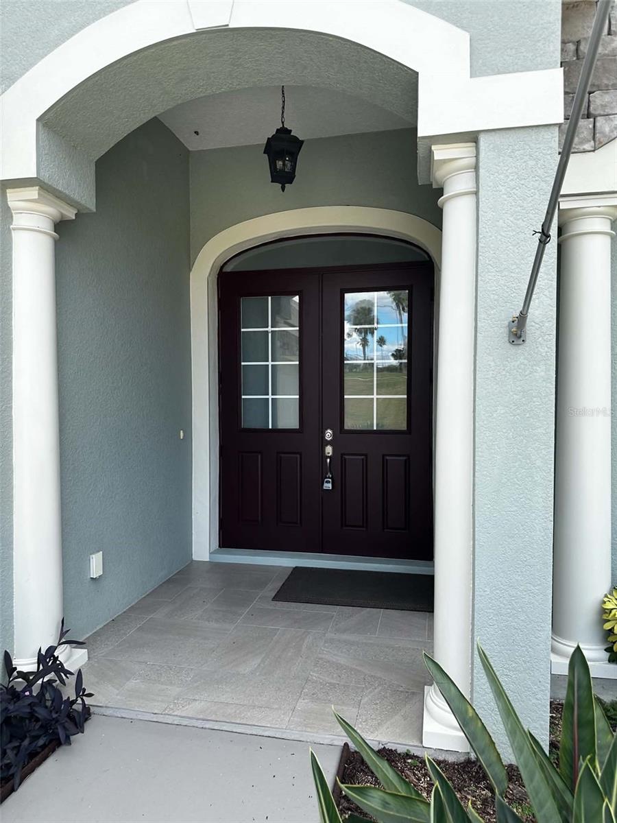 Listing photo 2 for 17710 Palm View Cir