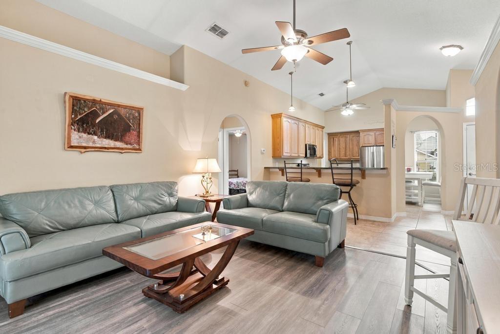 Listing photo 3 for 81 Golfview Cir