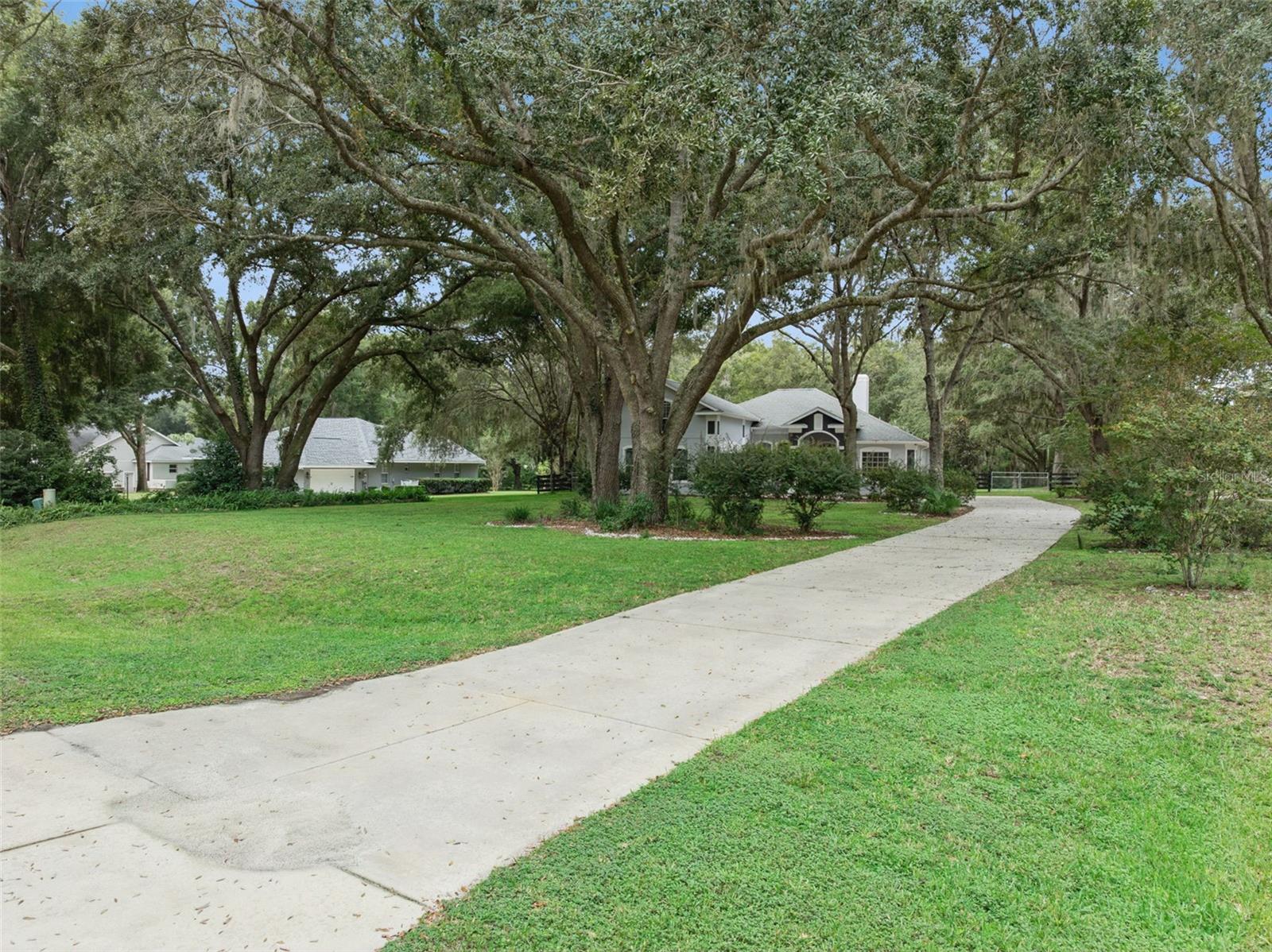 Listing photo 2 for 949 Hawk Lndg