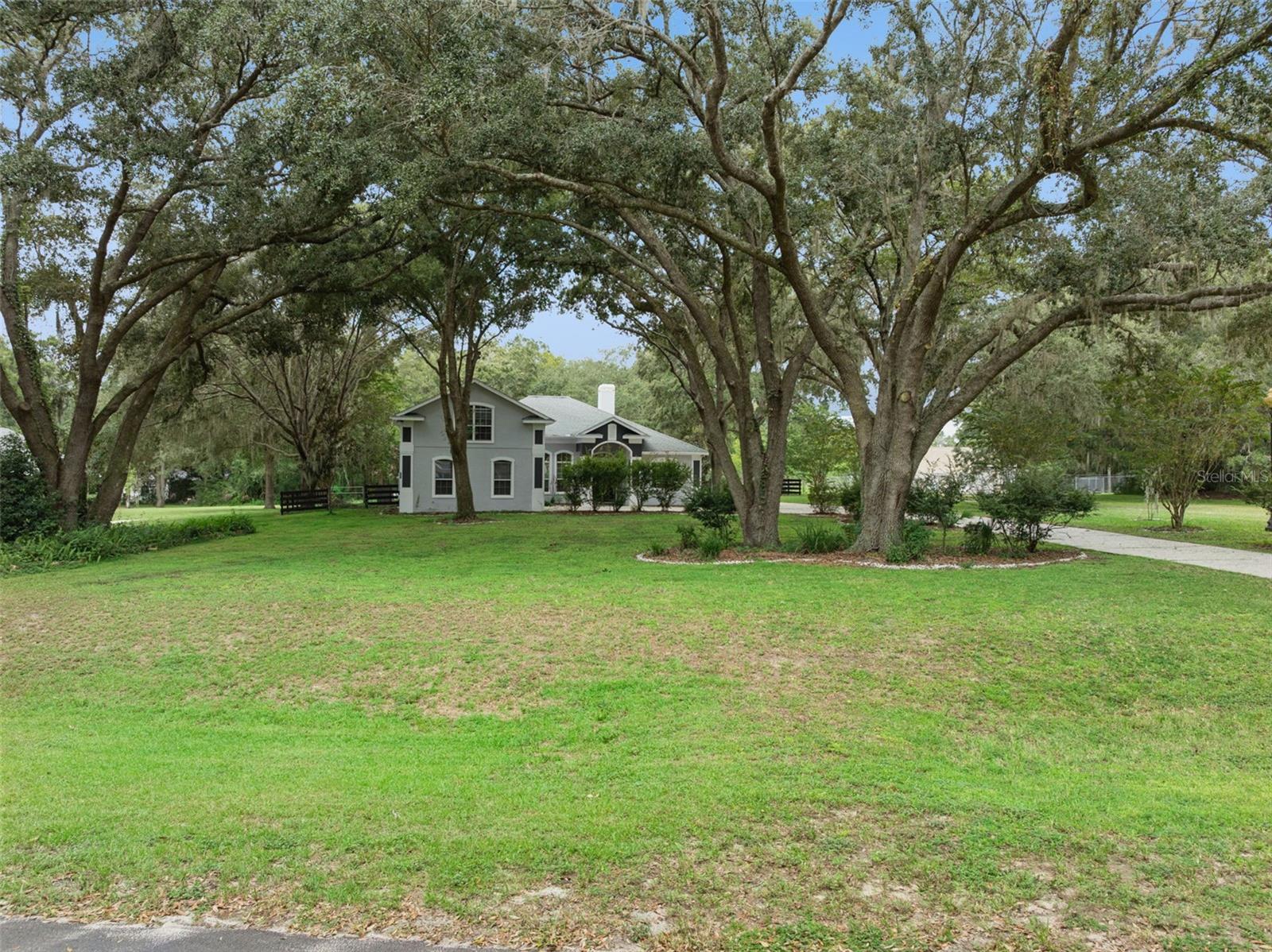 Listing photo 1 for 949 Hawk Lndg