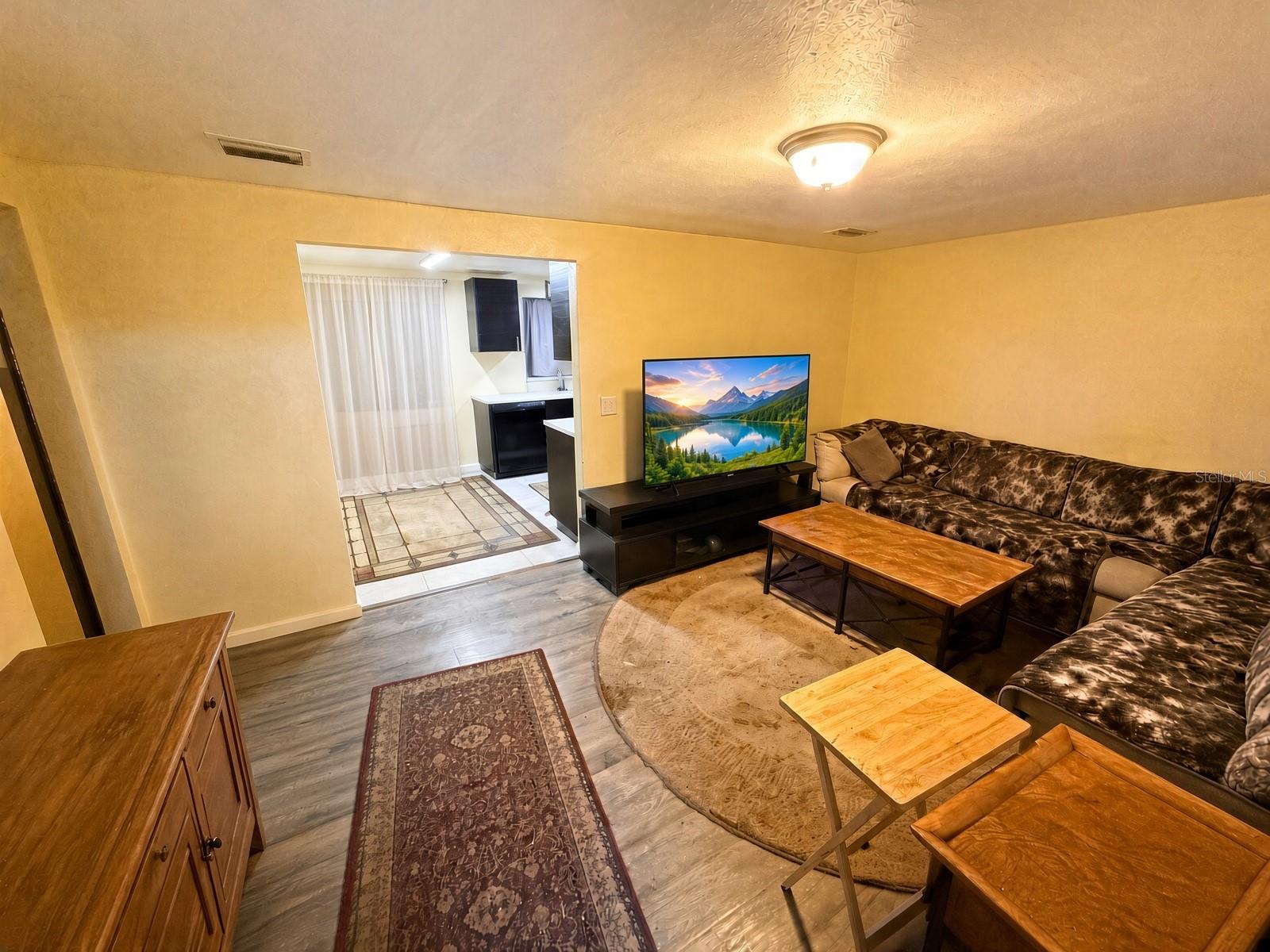Listing photo 3 for 21145 Evergreen Ct