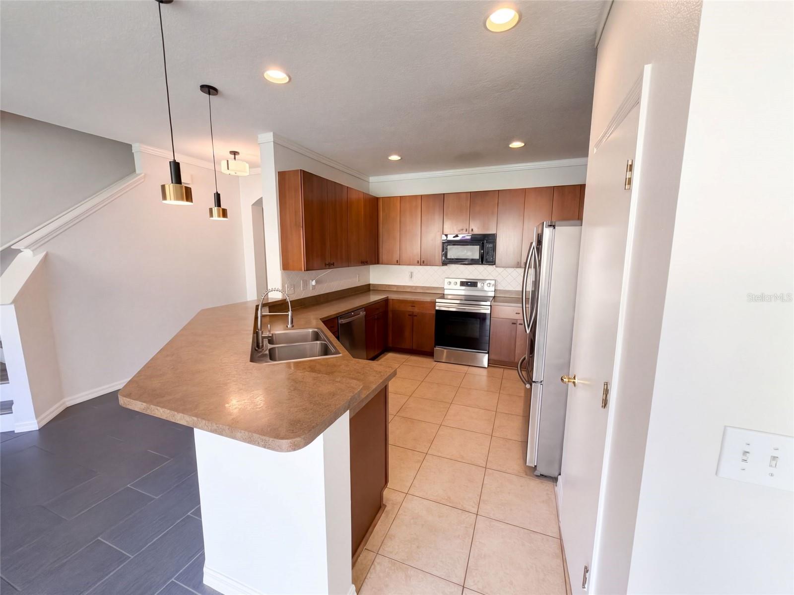 Listing photo 2 for 348 Golden Dewdrop Way