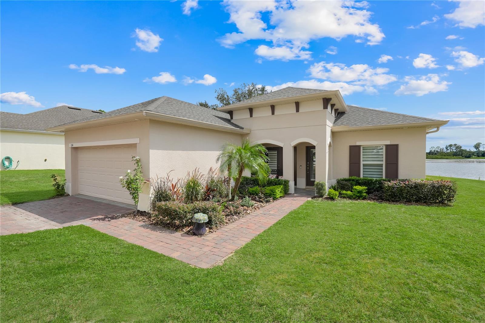 Listing photo 1 for 124 Islabella Way