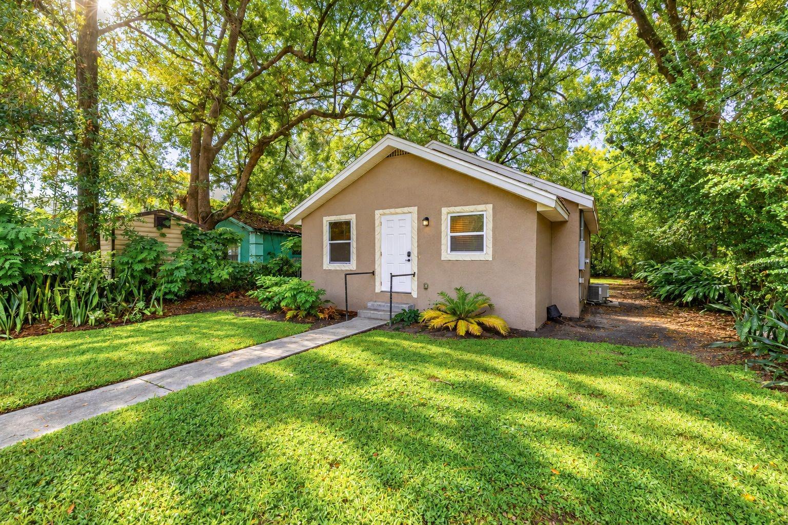 Listing photo 2 for 617 Citrus St
