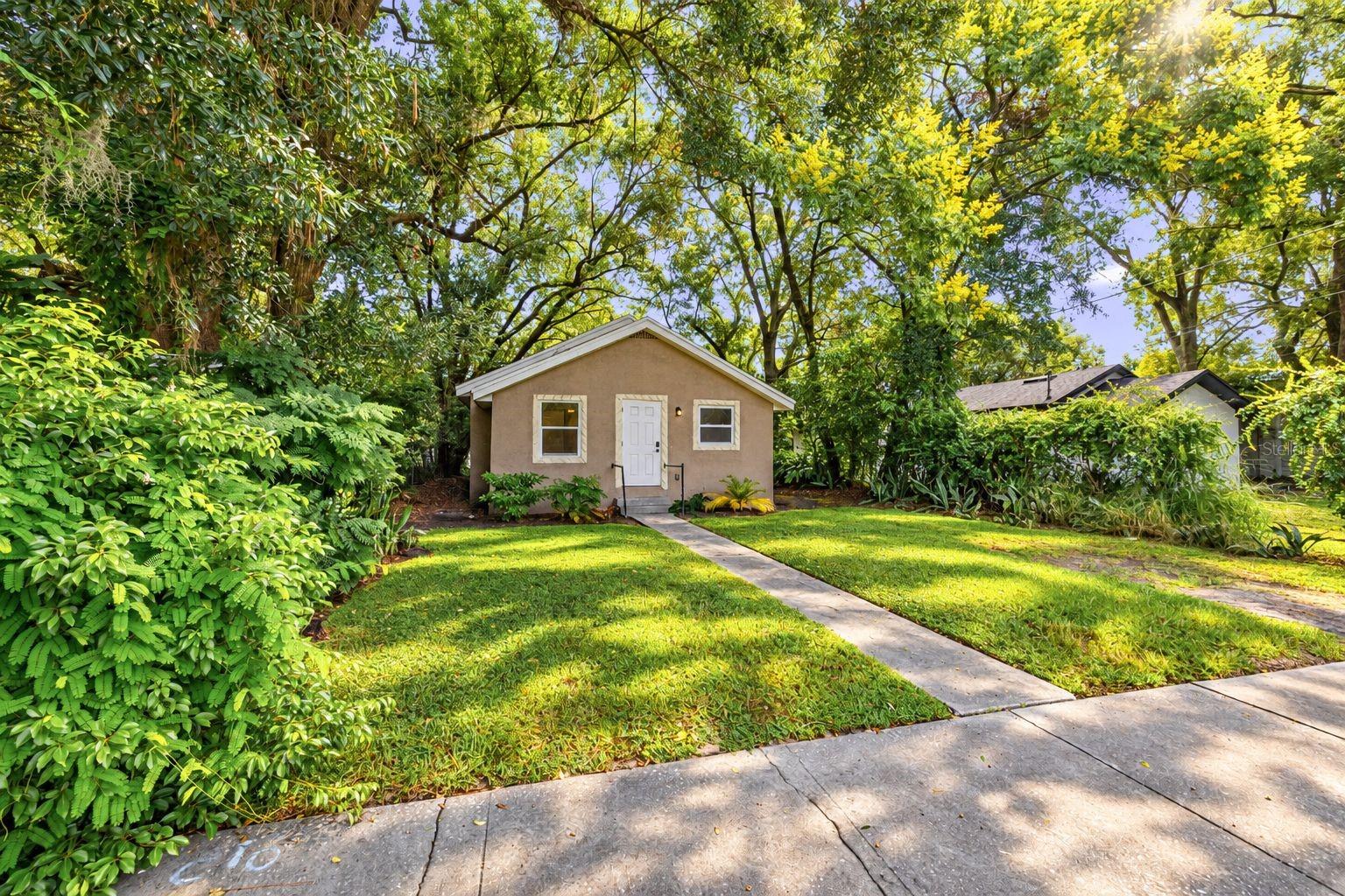 Listing photo 3 for 617 Citrus St