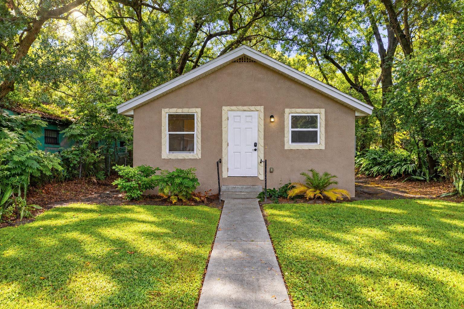 Listing photo 1 for 617 Citrus St