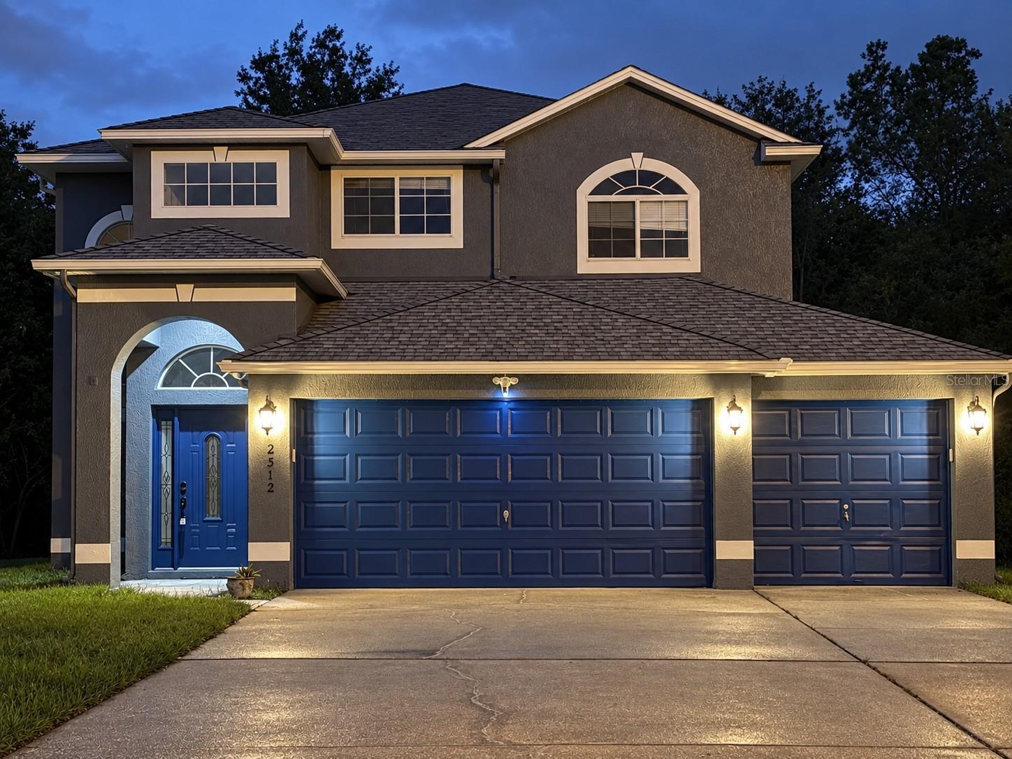 Listing photo 3 for 2512 Brookstone Dr